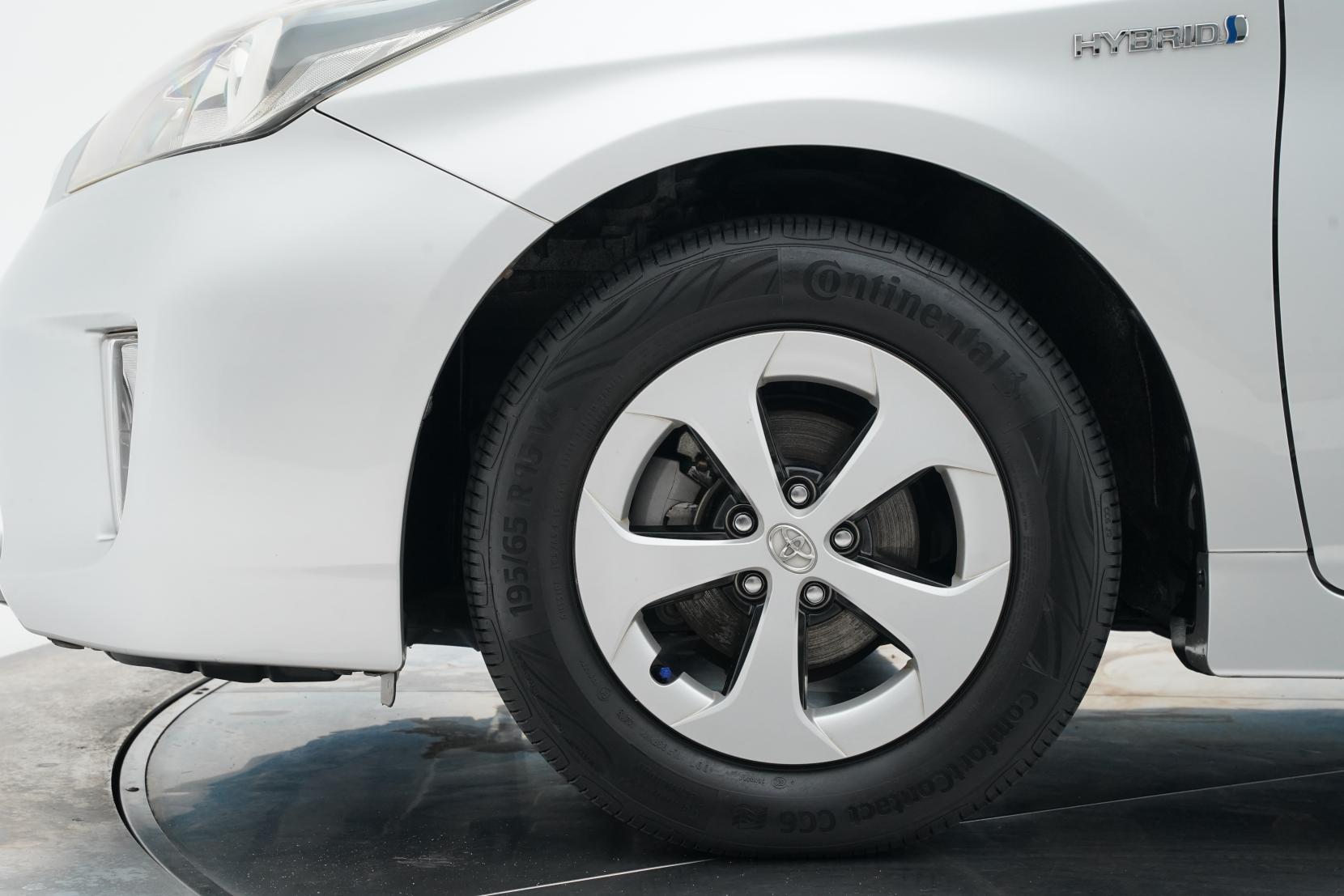 Toyota Prius 1.8 5D S