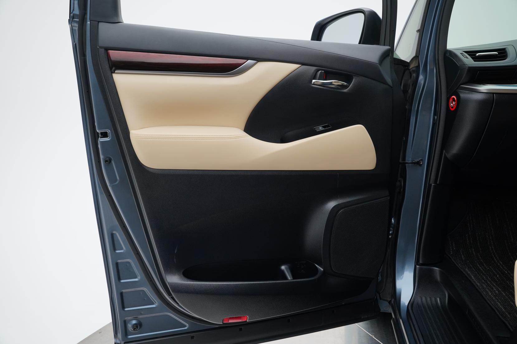 Toyota Alphard 2.5 HYBRID X Disablity 4WD