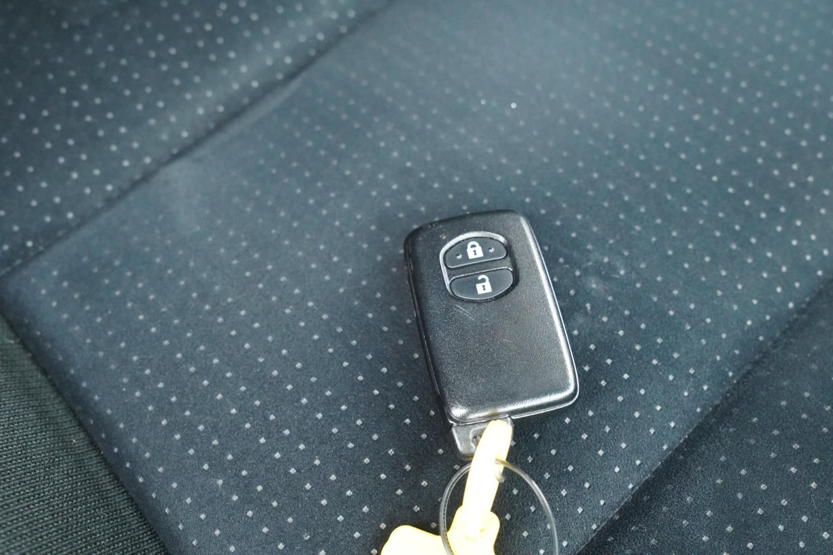 Toyota Corolla 1.5 Fielder Hybrid G 8SRS