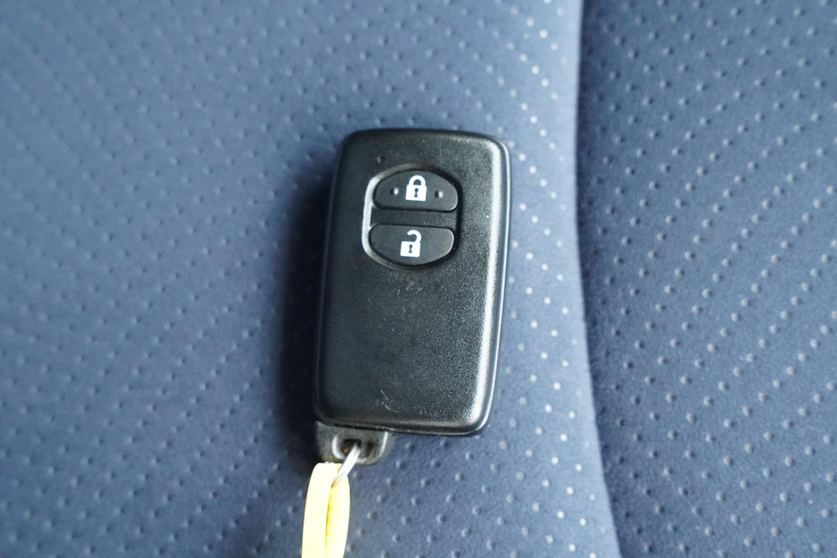 Toyota Prius Hybrid S