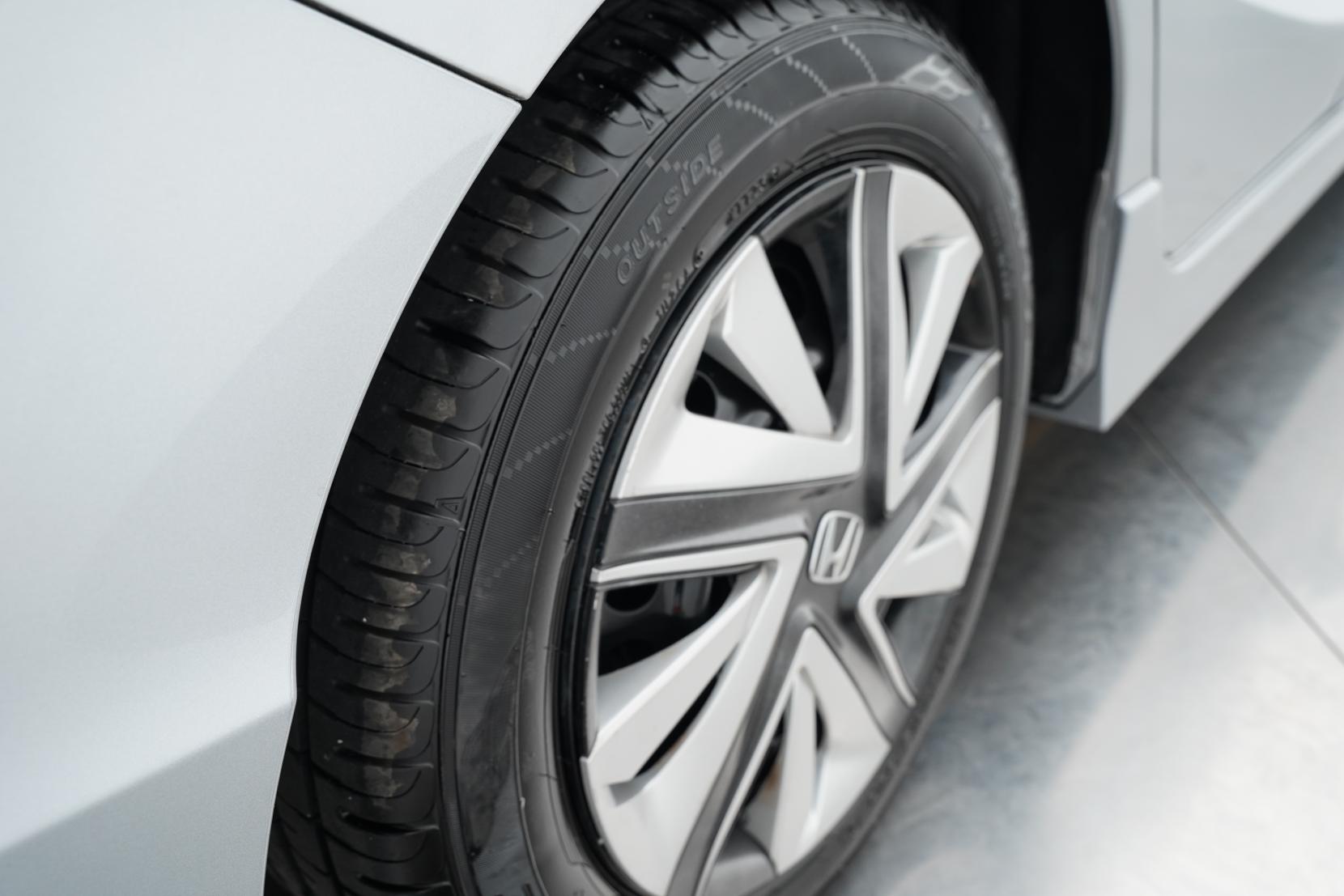 Honda Fit Shuttle 1.5 HYBRID HONDA SENSING