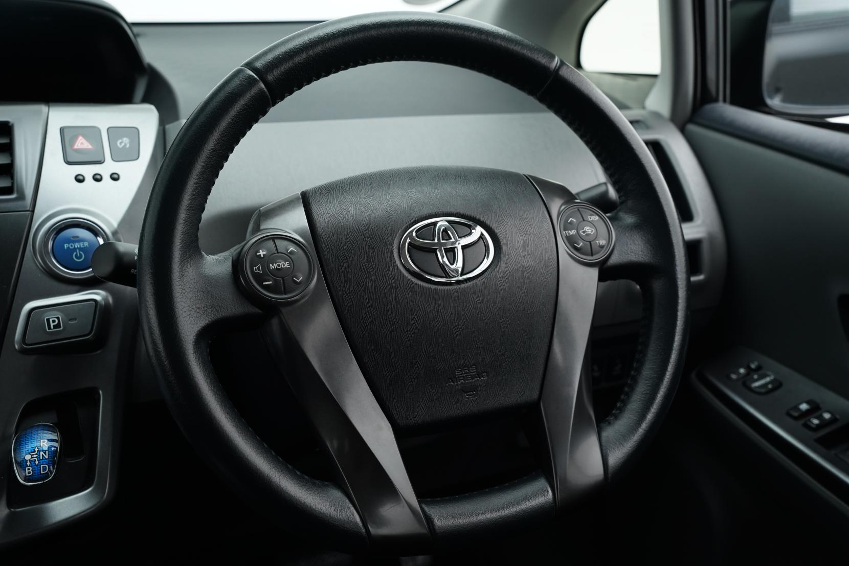 Toyota Prius Alpha S 7 Seater