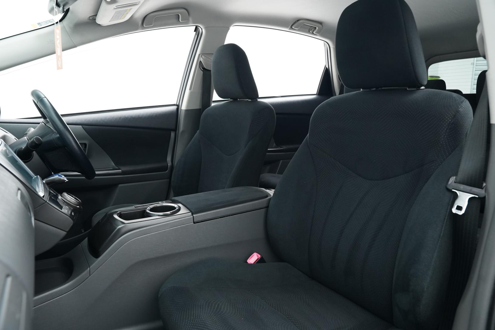 Toyota Prius Alpha S 7 Seater
