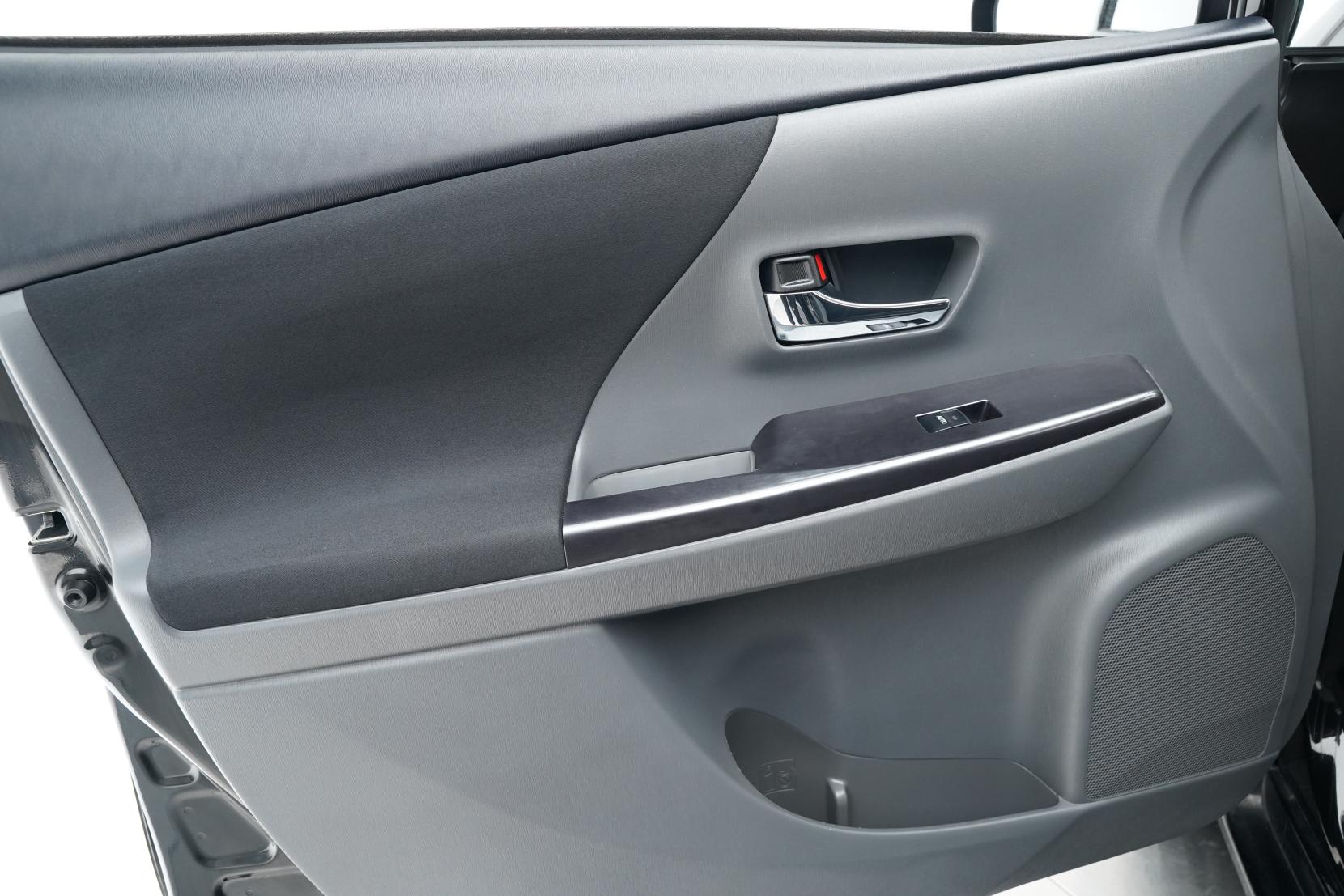 Toyota Prius Alpha S 7 Seater