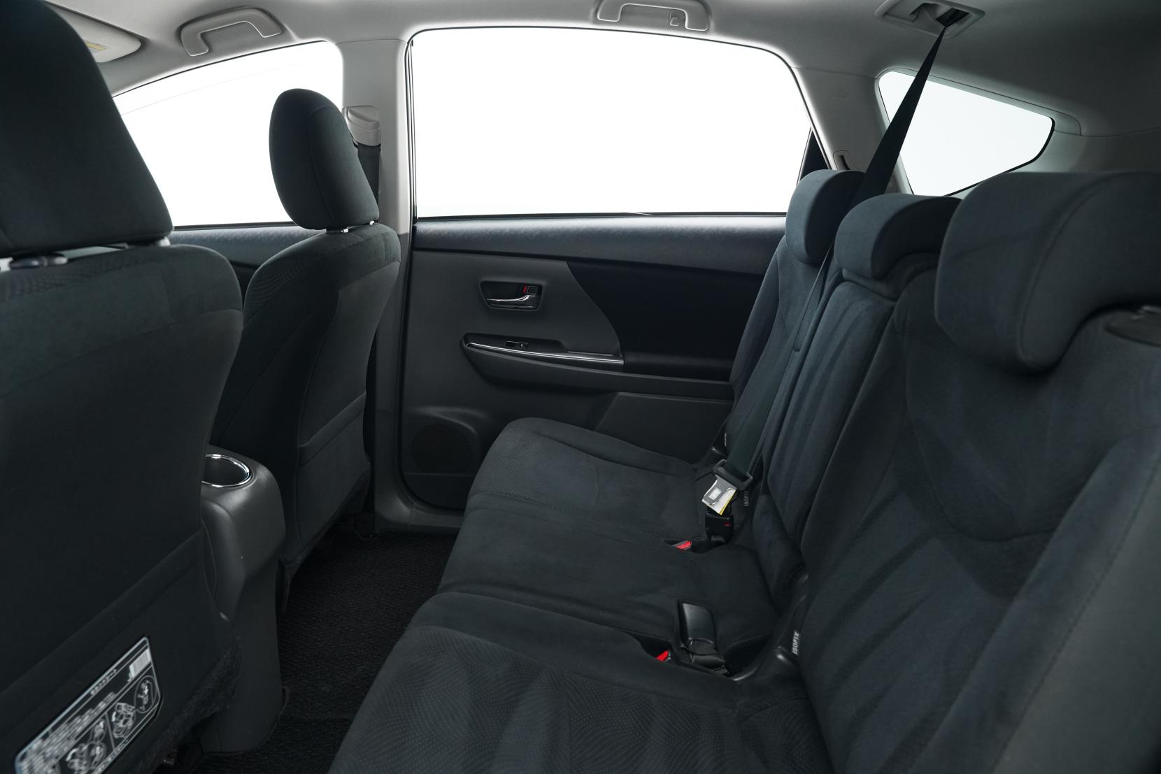 Toyota Prius Alpha S 7 Seater