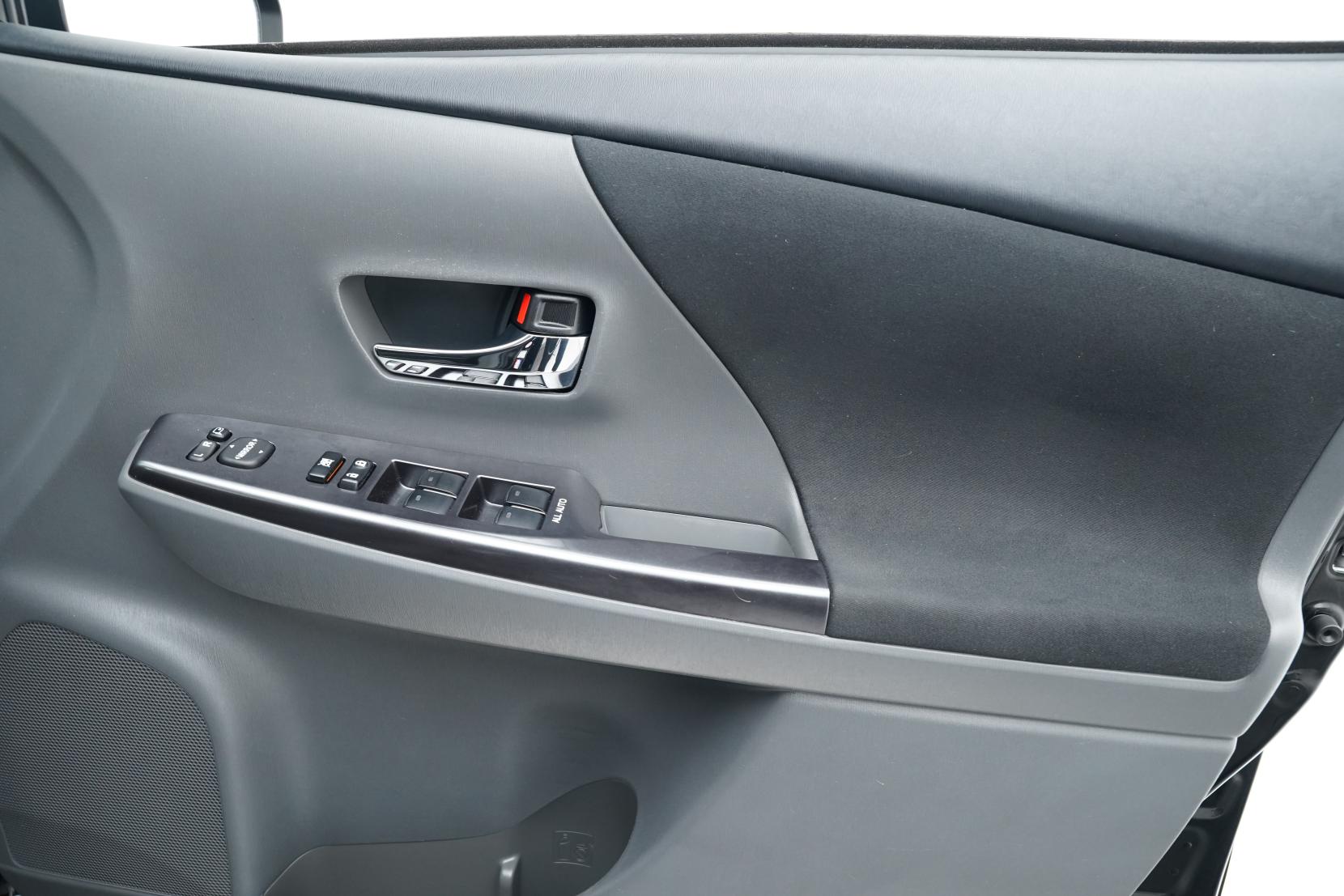 Toyota Prius Alpha S 7 Seater