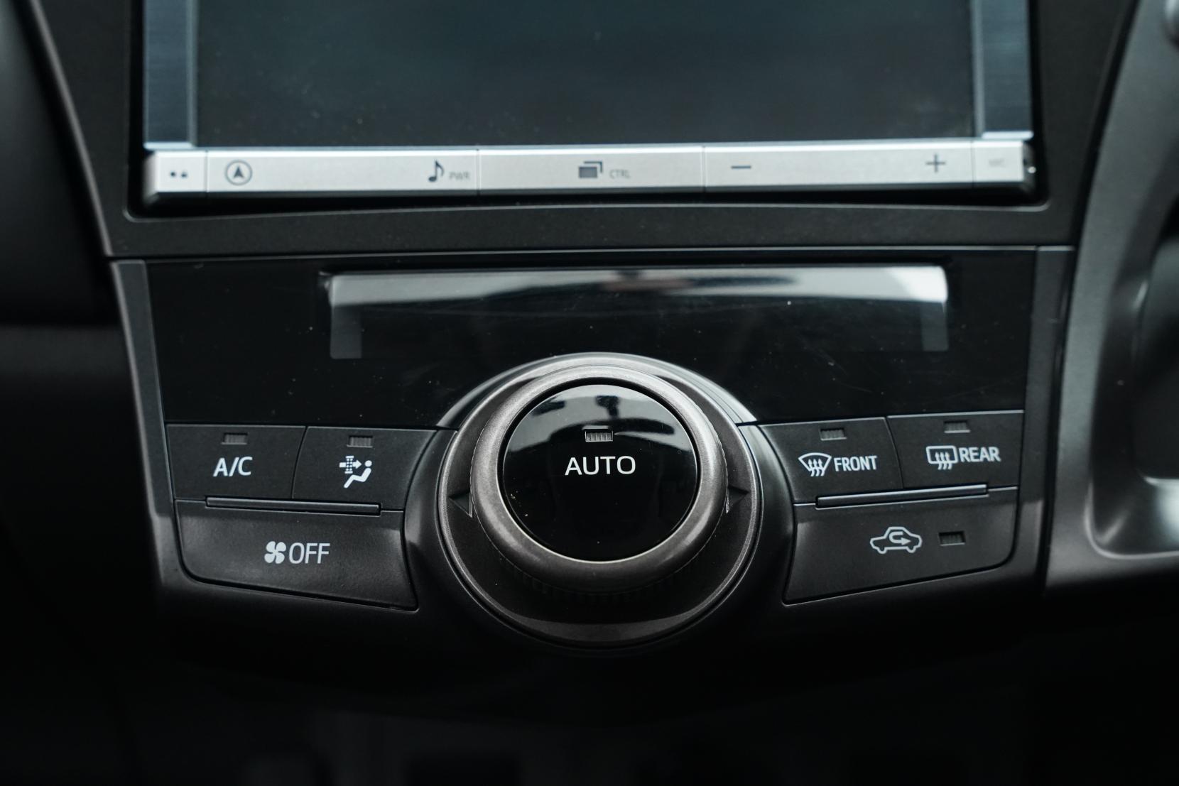 Toyota Prius Alpha S 7 Seater