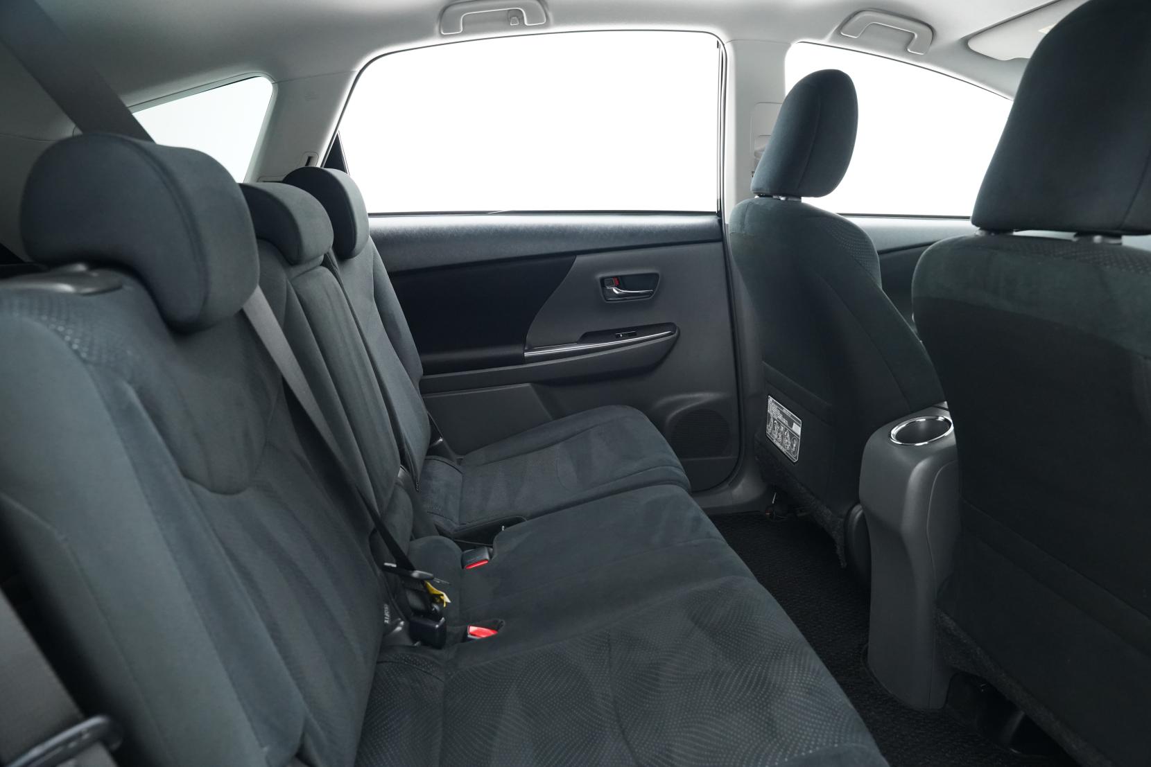 Toyota Prius Alpha S 7 Seater