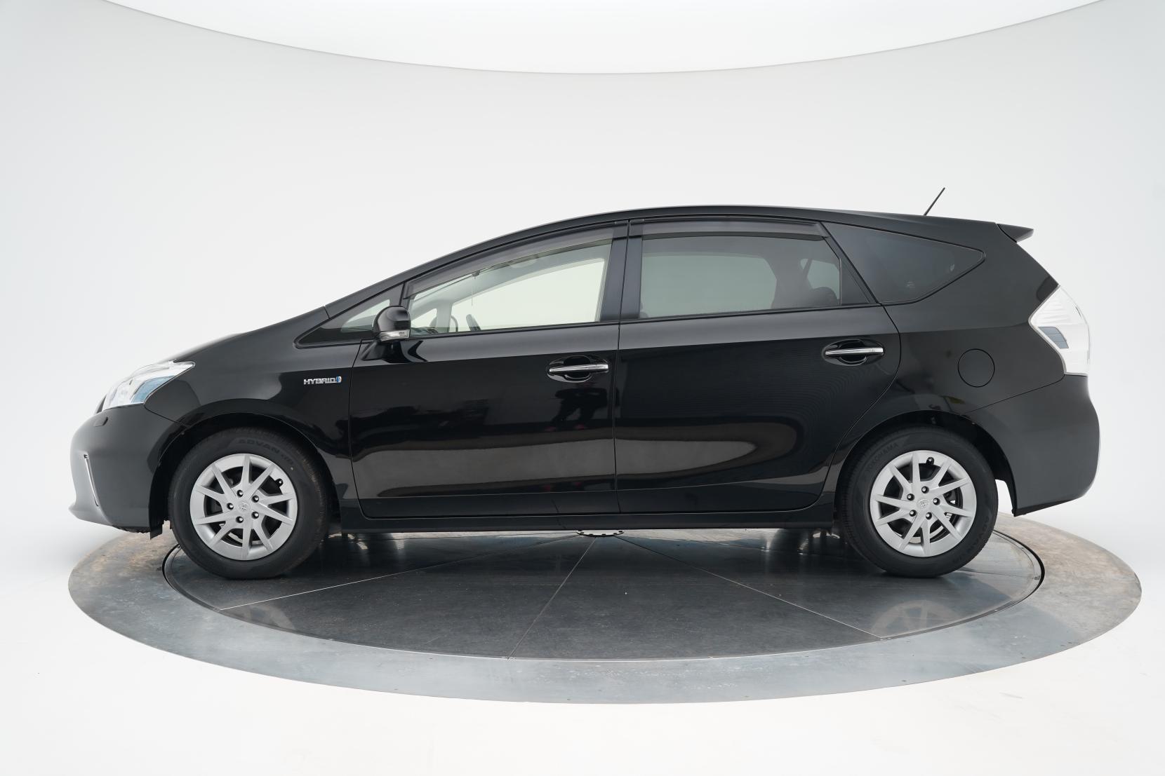 Toyota Prius Alpha S 7 Seater