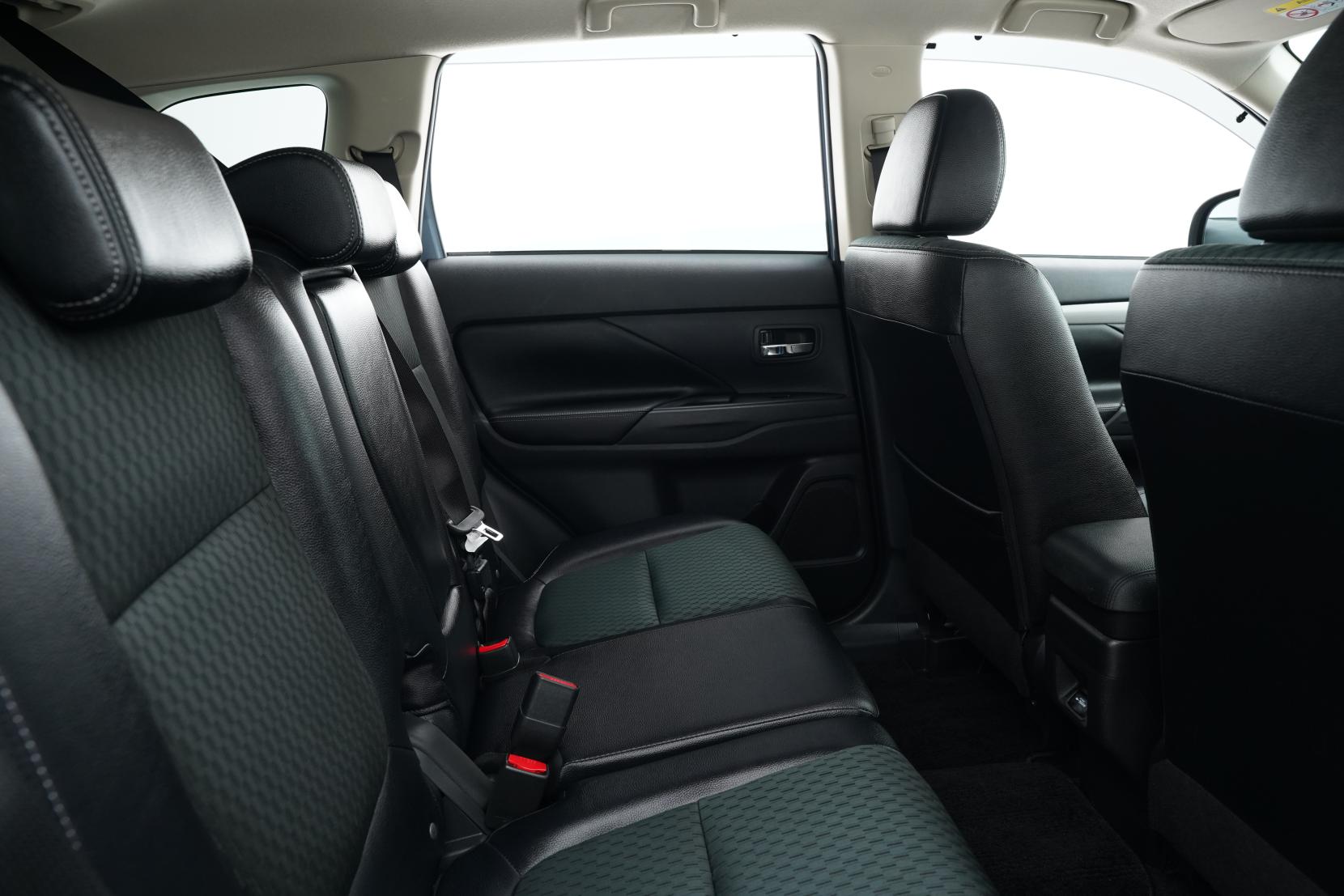 Mitsubishi Outlander 2.4 4WD PHEV G