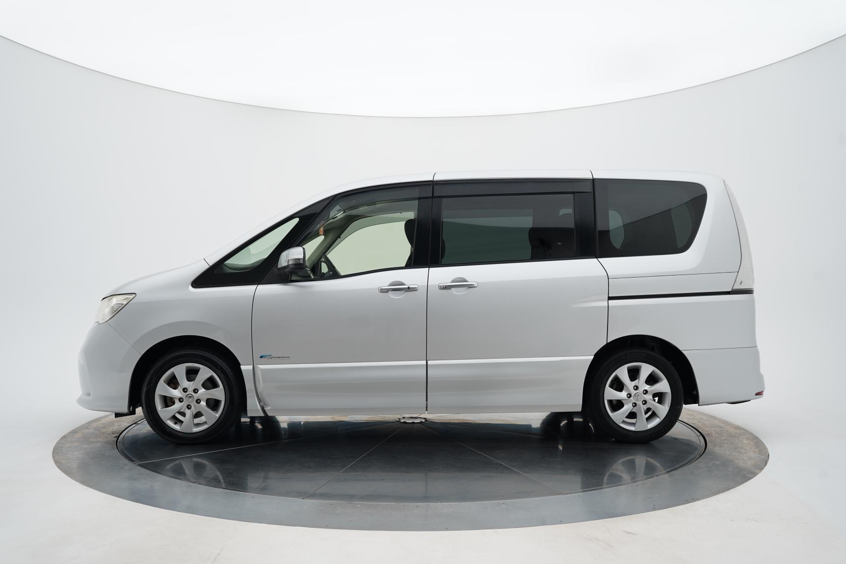 Nissan Serena 2.0 Hybrid HighwayStar G
