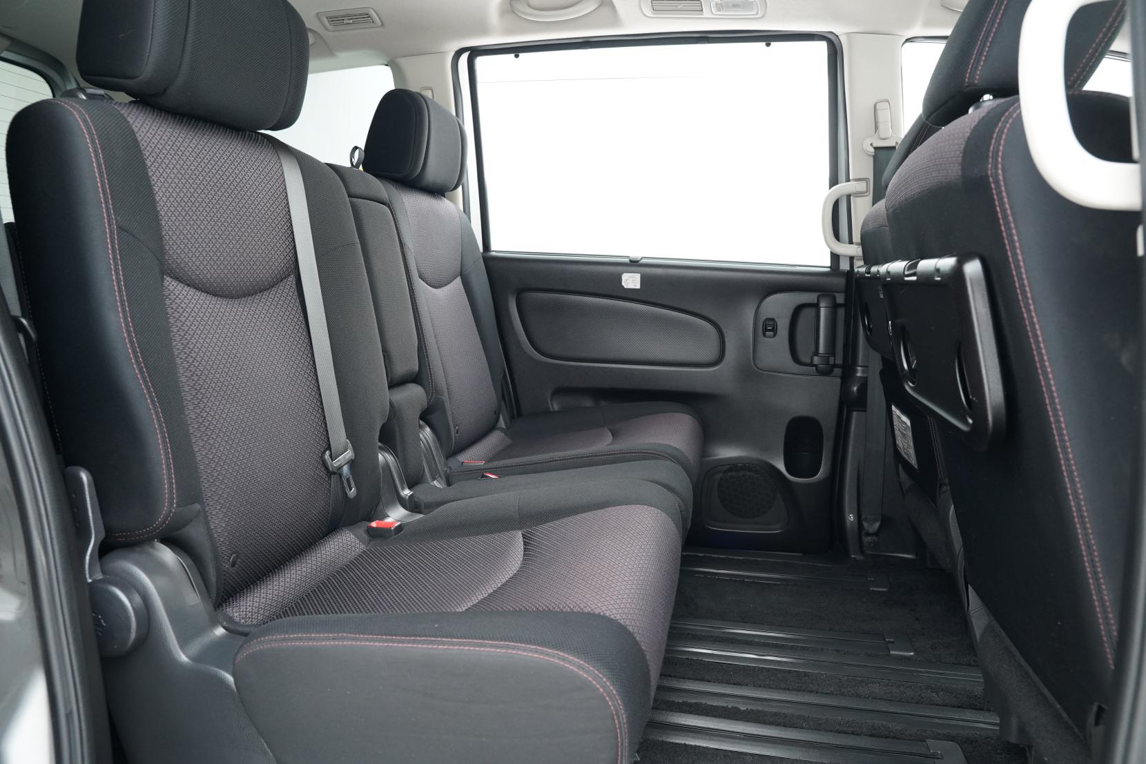Nissan Serena 2.0 Hybrid HighwayStar G