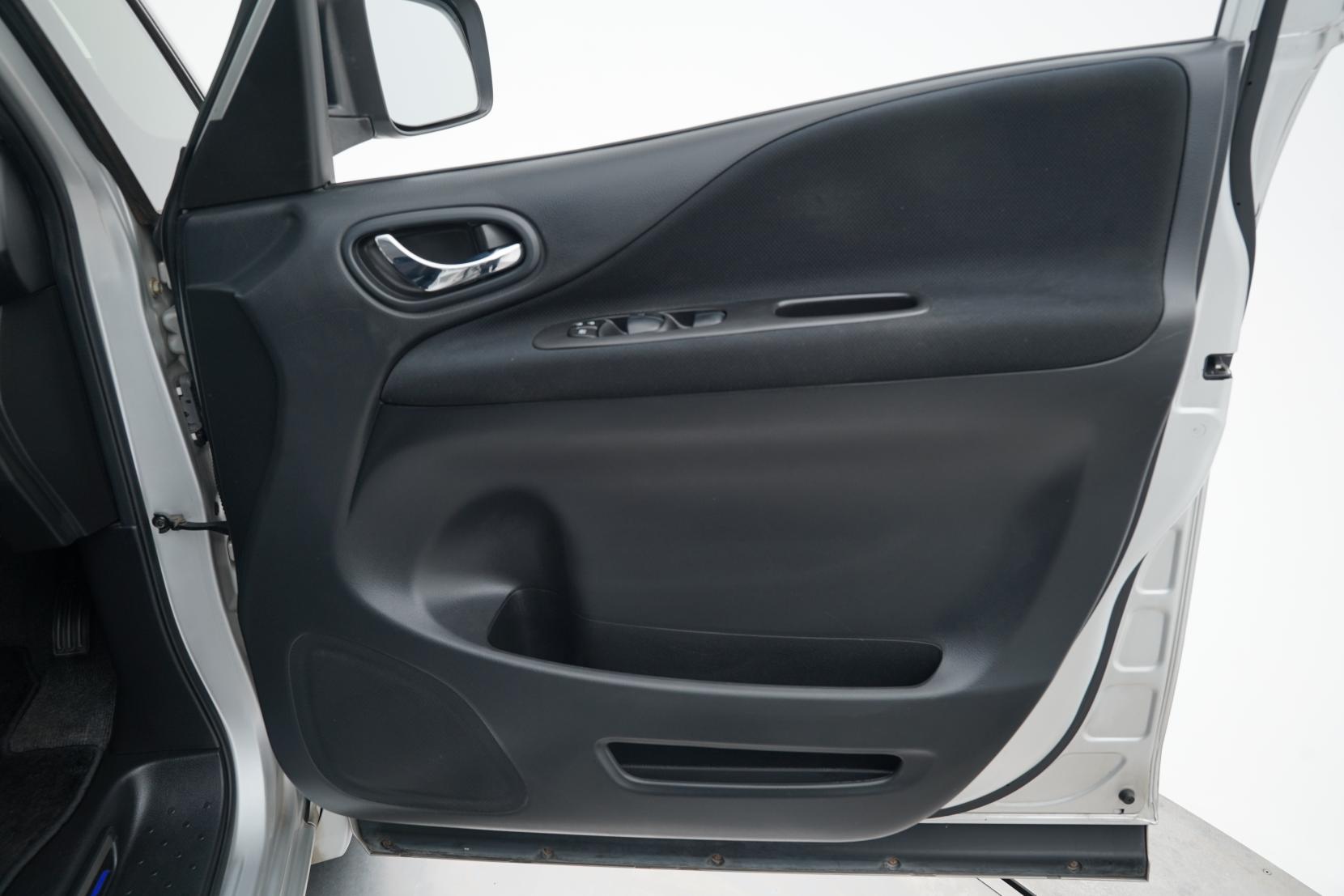Nissan Serena 2.0 Hybrid HighwayStar G