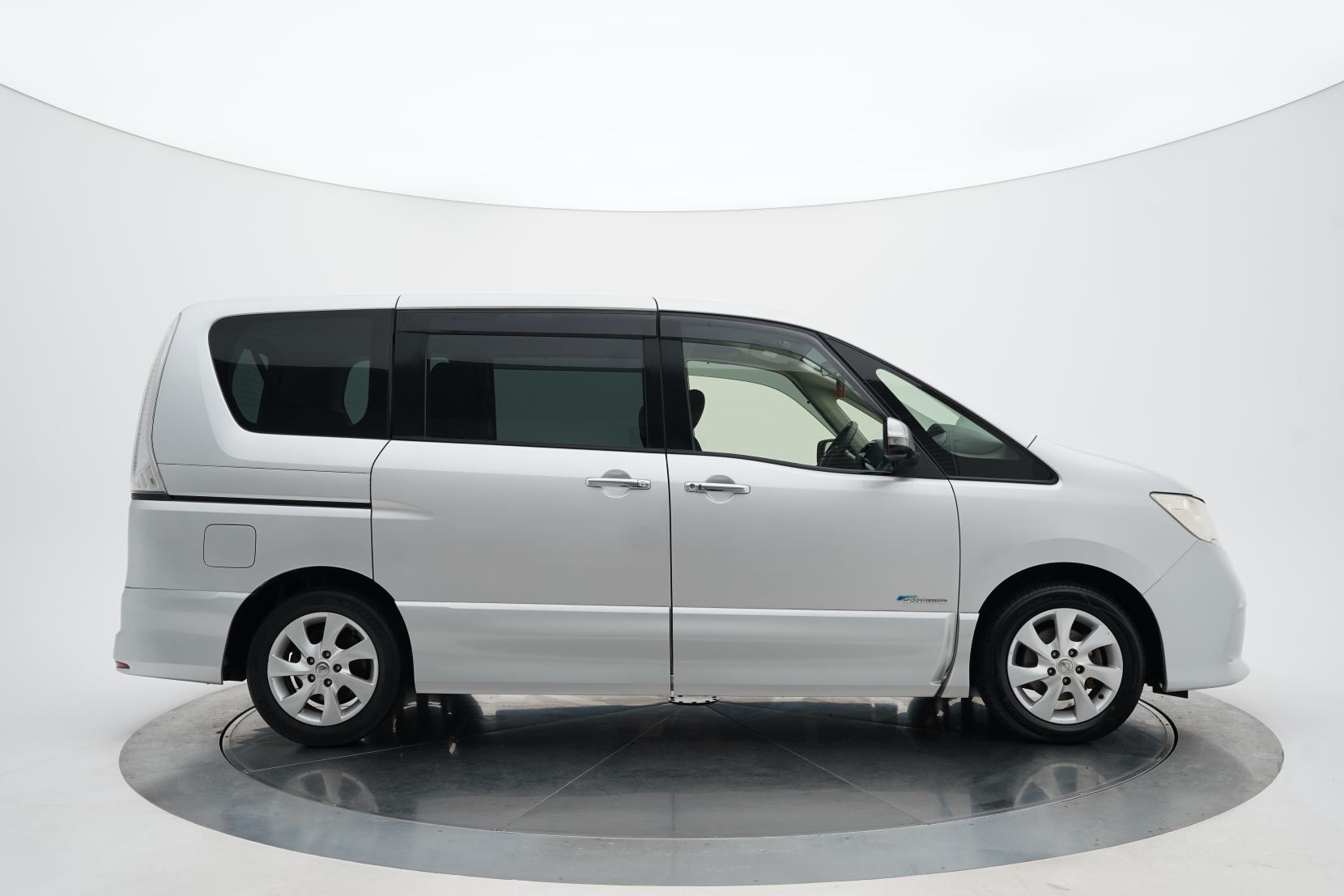 Nissan Serena 2.0 Hybrid HighwayStar G