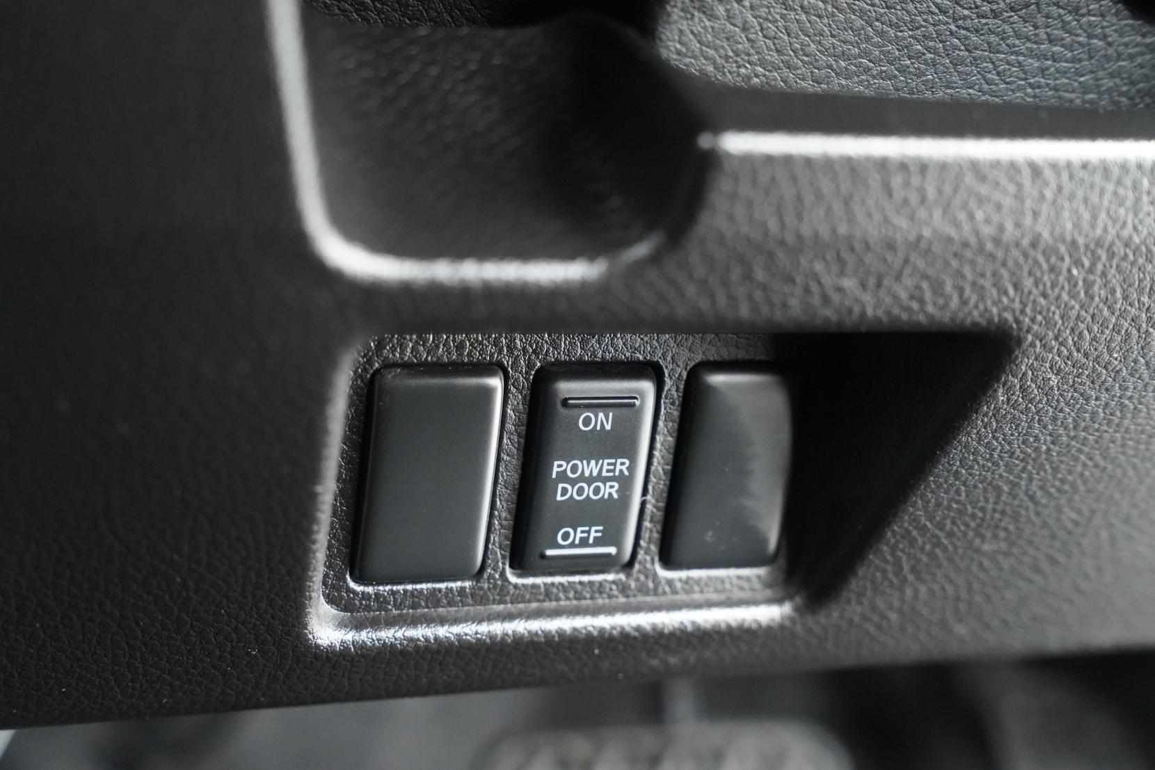 Nissan Serena 2.0 Hybrid HighwayStar G