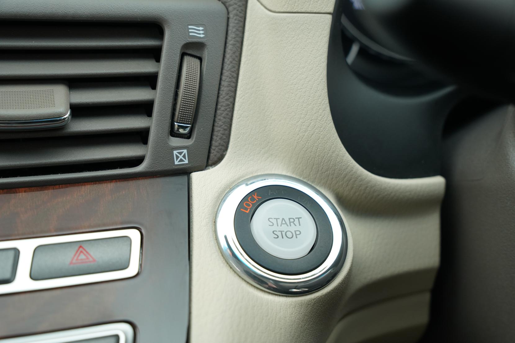 Nissan Fuga 3.5 Hybrid