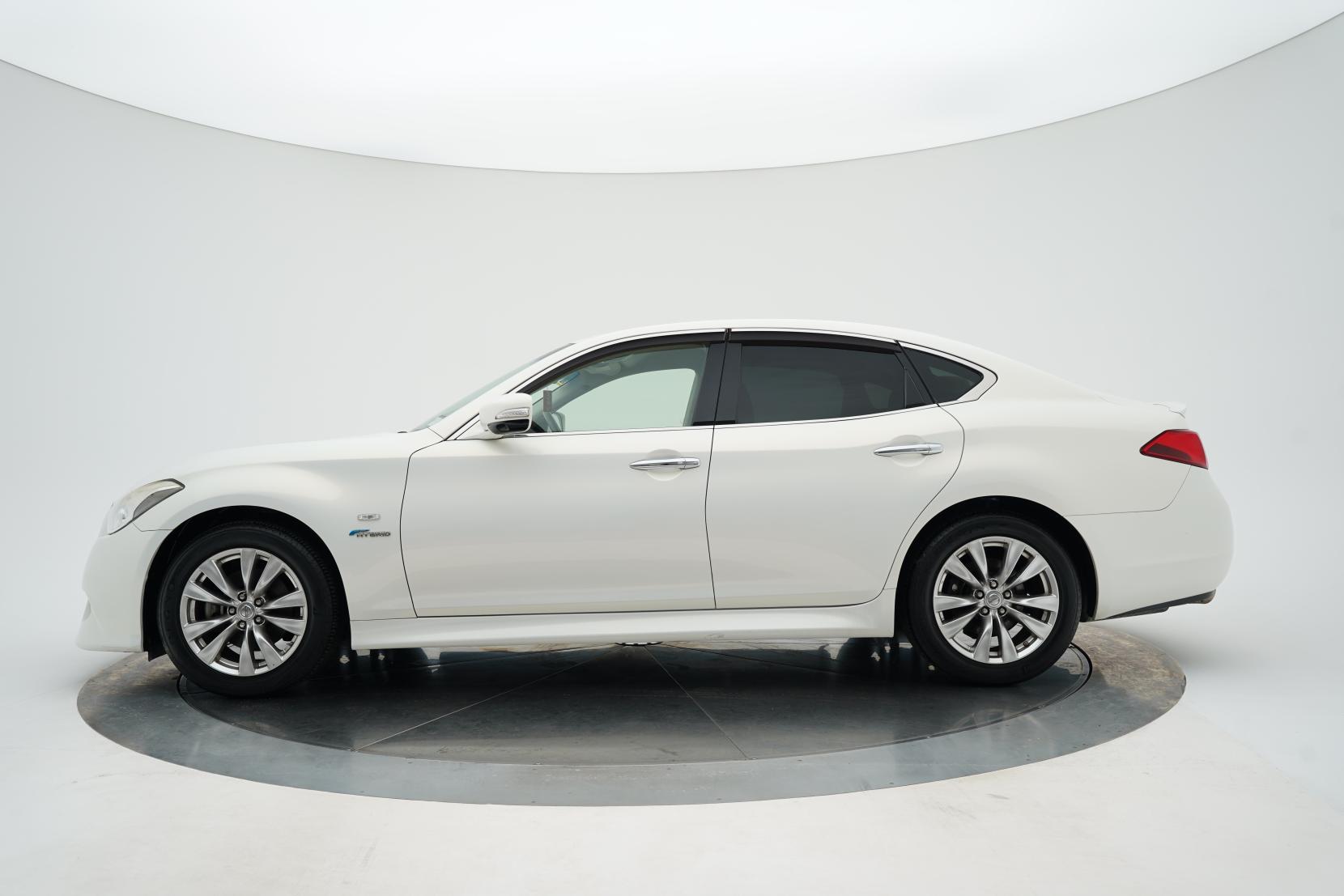 Nissan Fuga 3.5 Hybrid
