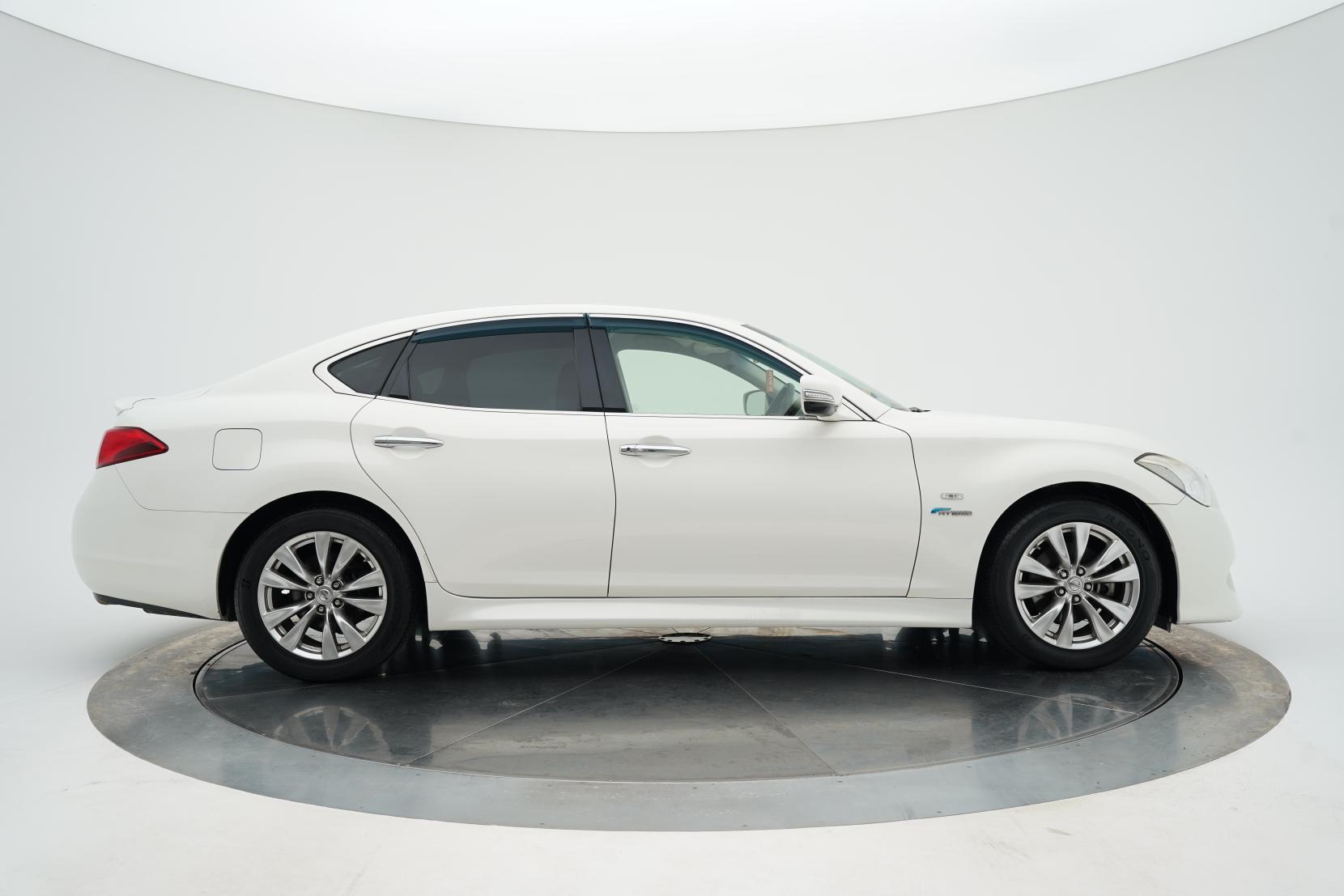 Nissan Fuga 3.5 Hybrid