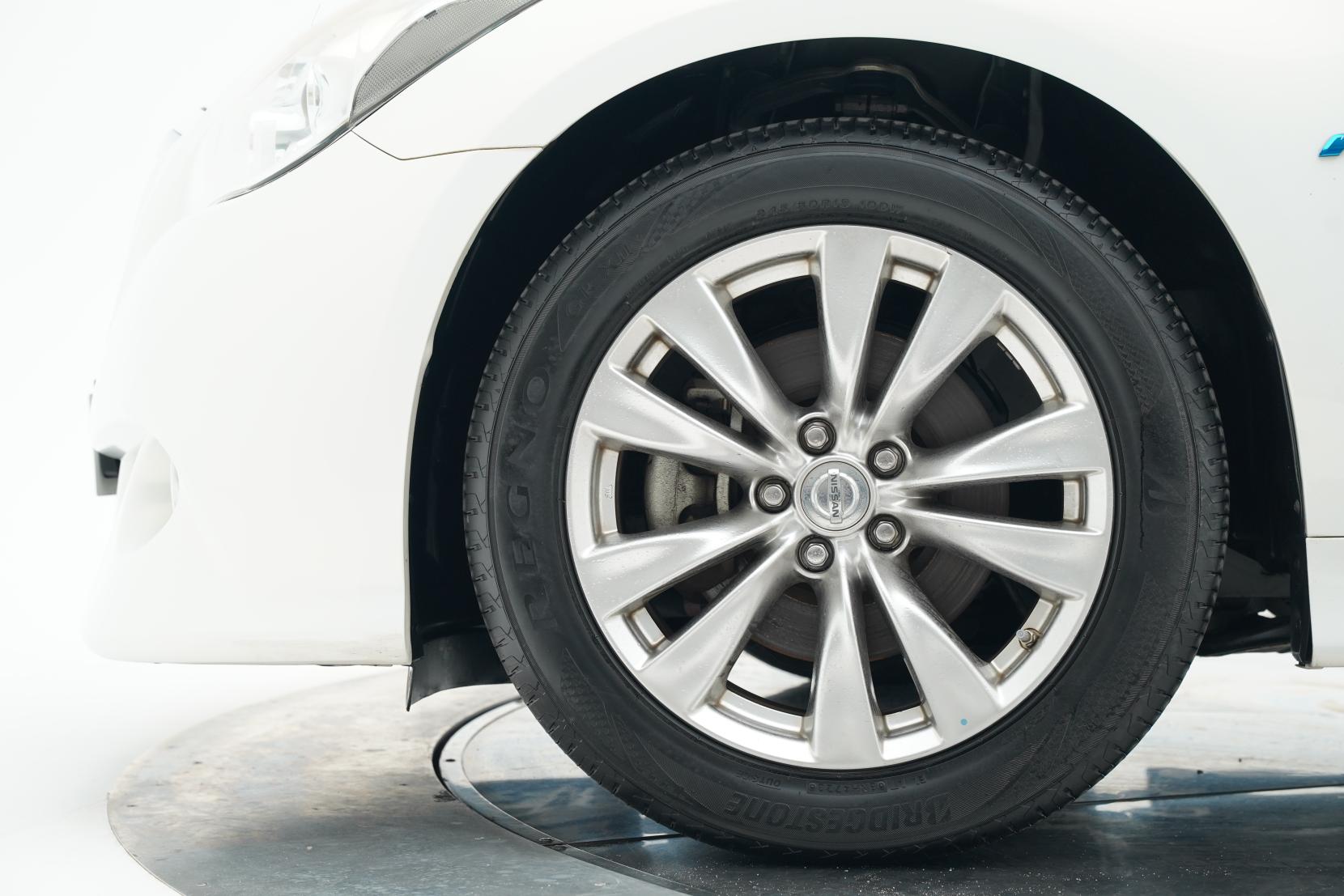 Nissan Fuga 3.5 Hybrid