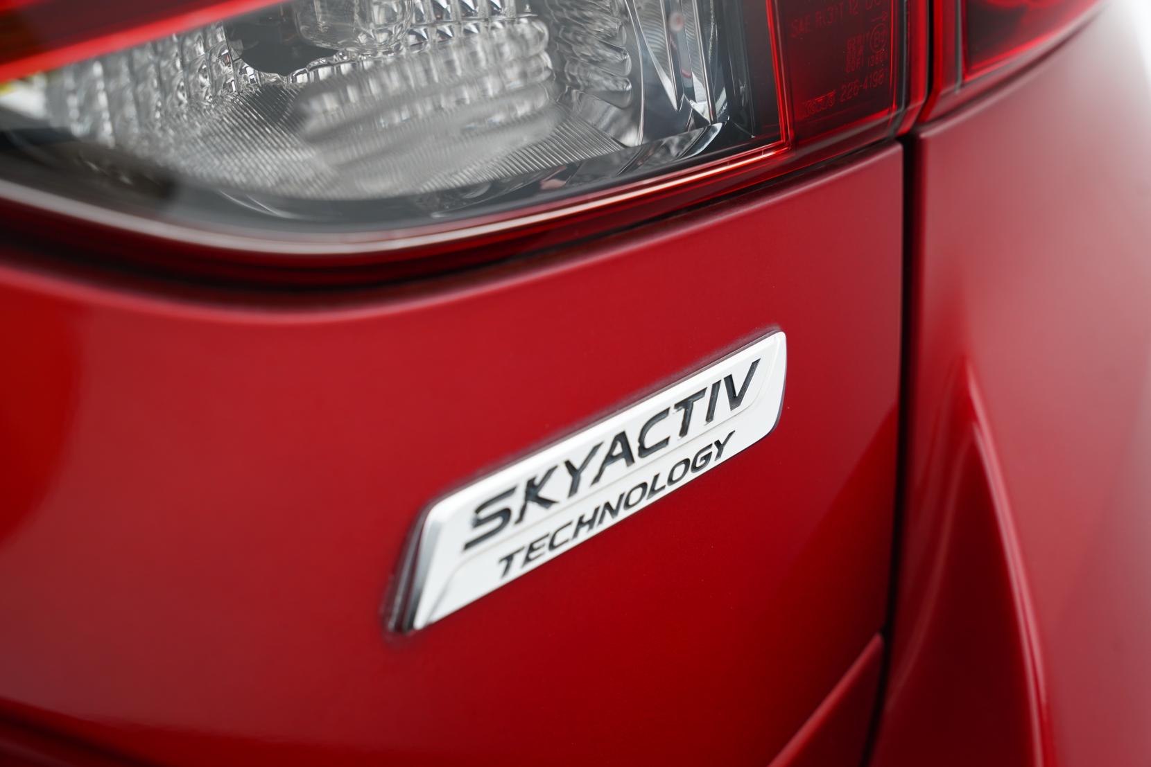 Mazda Axela 2.0 SPORT 20S TOURING