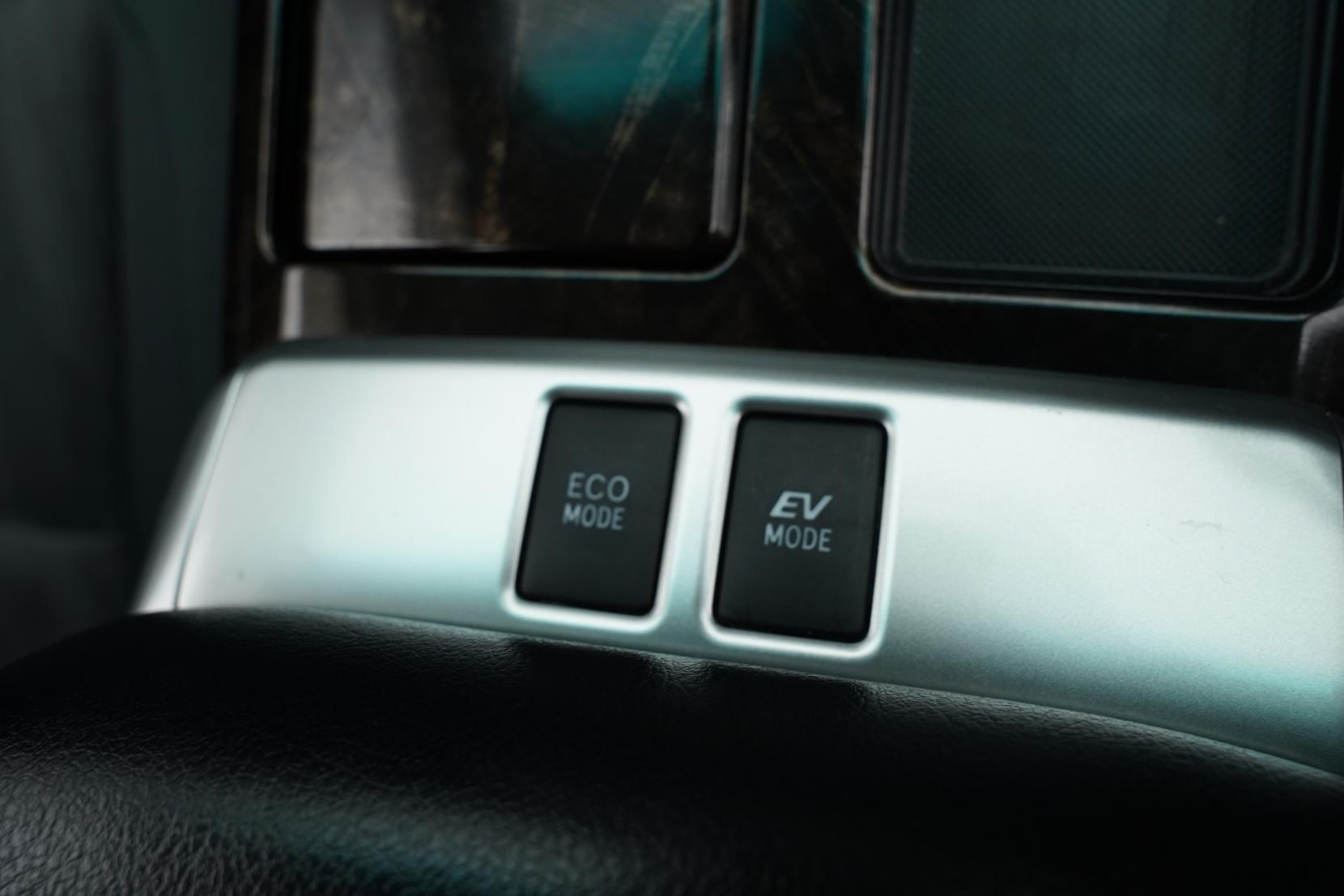 Toyota Vellfire 2.4 HYBRID ZR 4WD