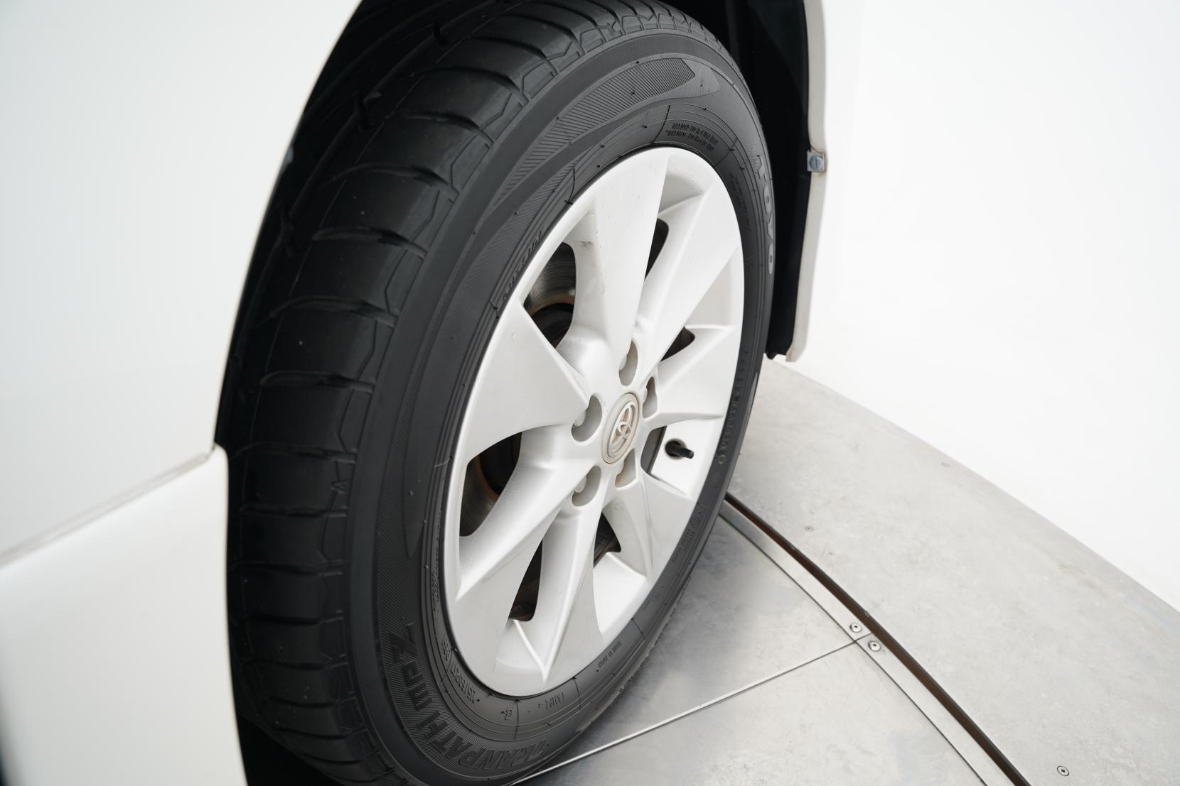 Toyota Vellfire 2.4 HYBRID ZR 4WD