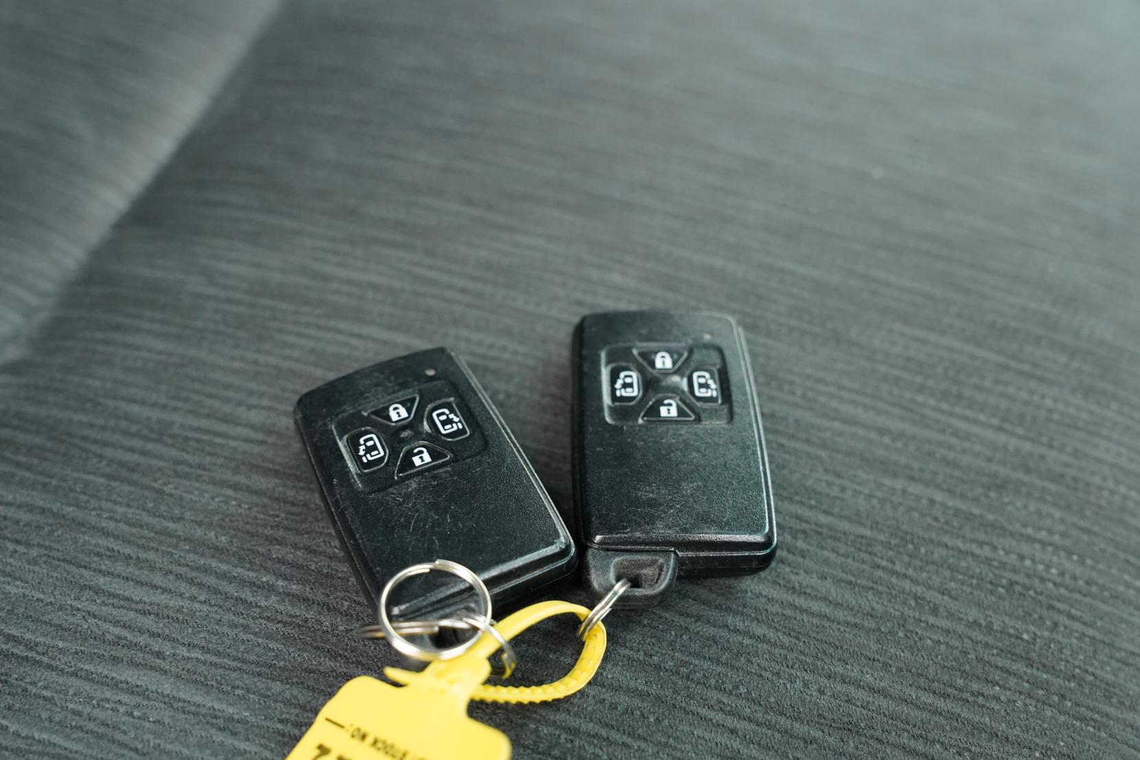 Toyota Vellfire 2.4 HYBRID ZR 4WD