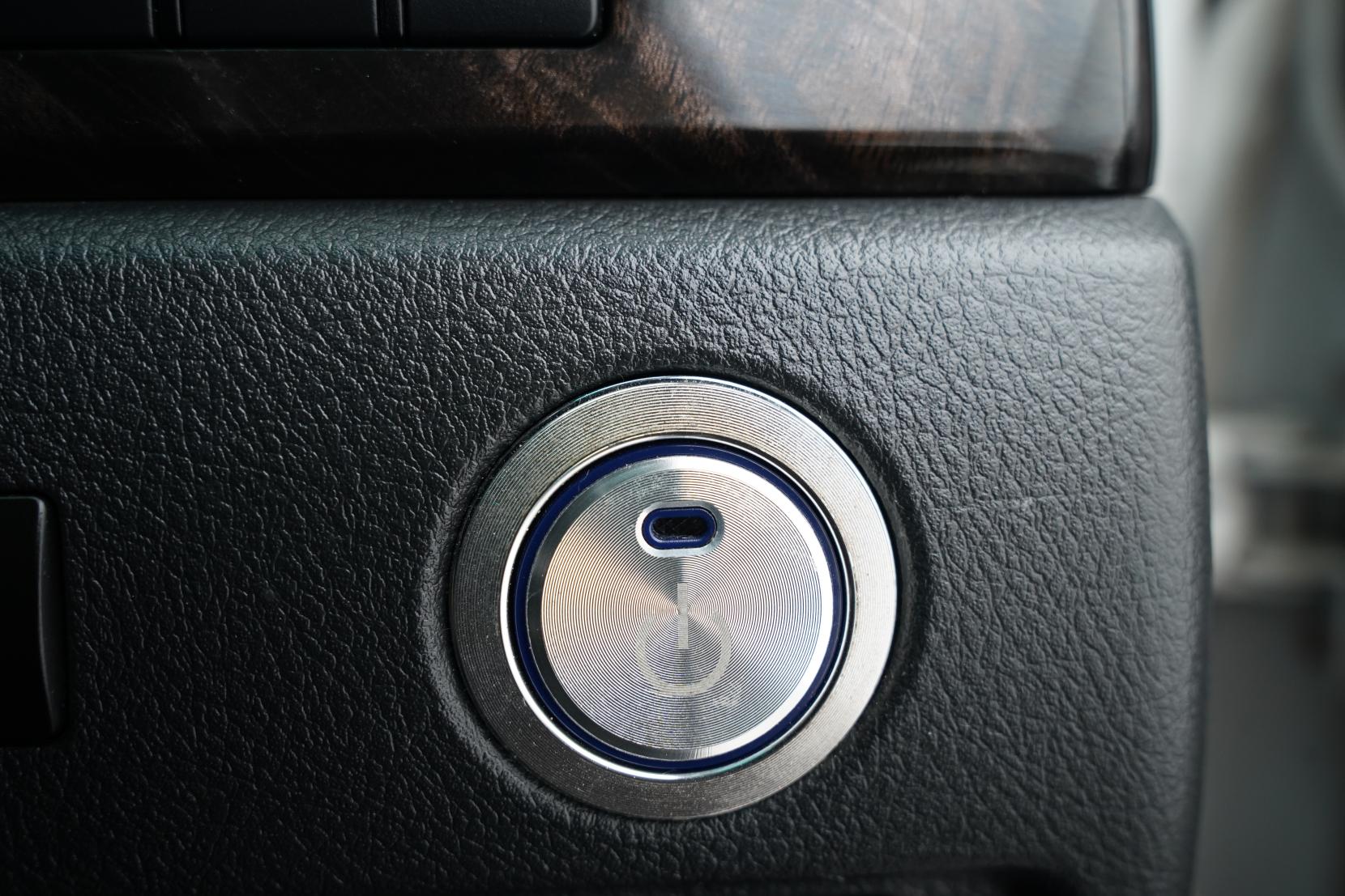 Toyota Vellfire 2.4 HYBRID ZR 4WD