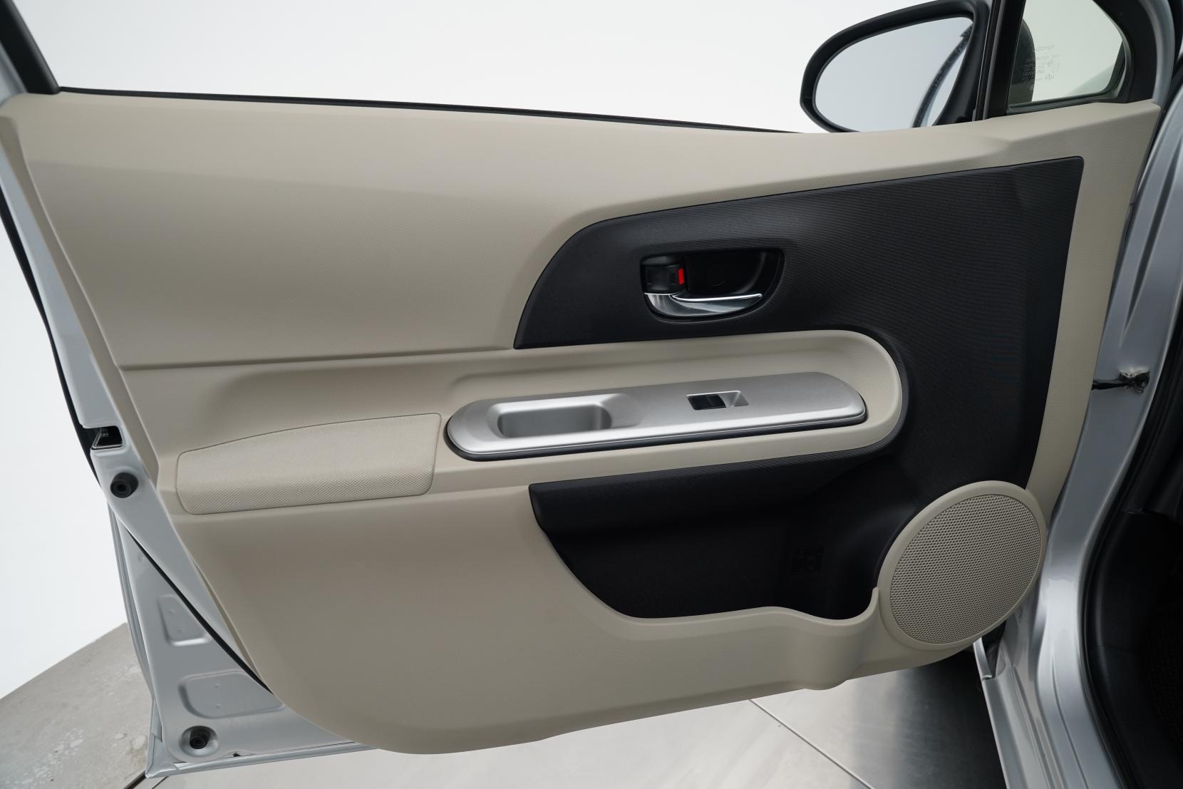 Toyota Aqua 1.5 Hybrid G Push Start