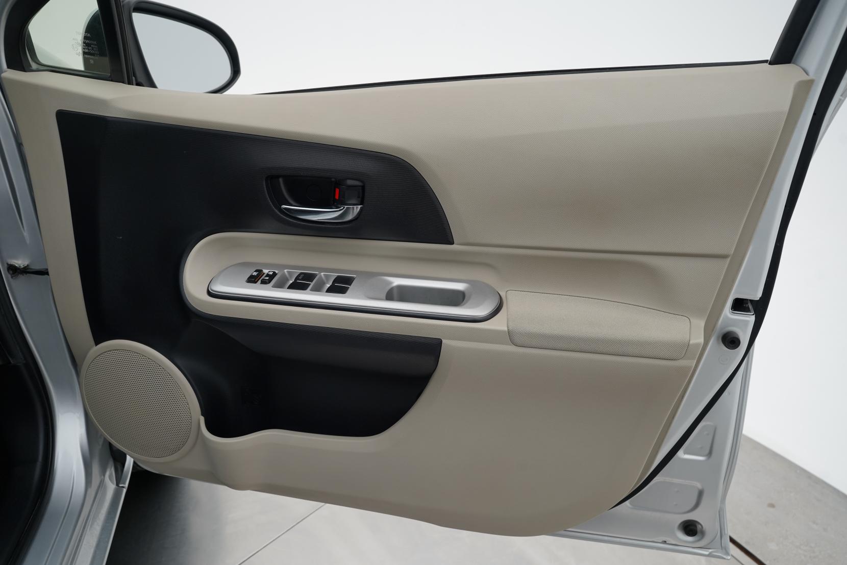 Toyota Aqua 1.5 Hybrid G Push Start