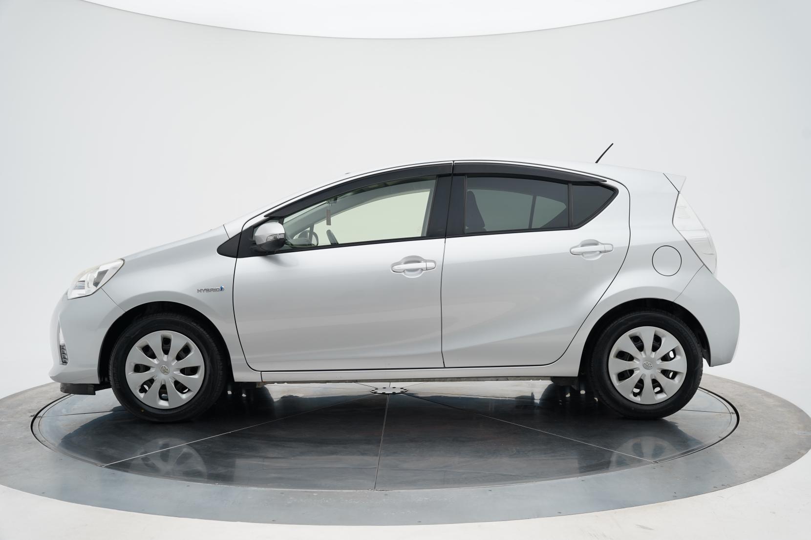 Toyota Aqua 1.5 Hybrid G Push Start