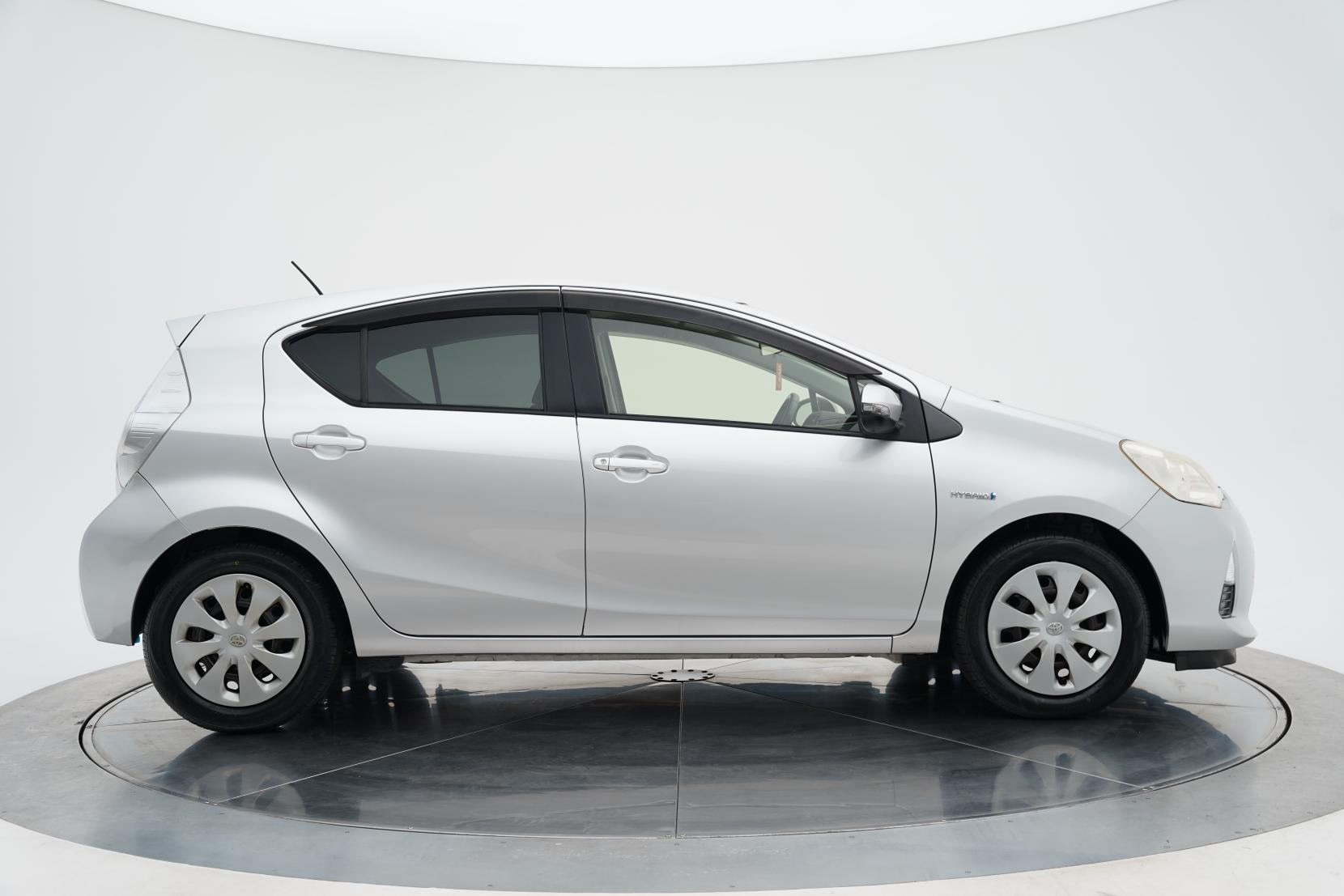 Toyota Aqua 1.5 Hybrid G Push Start