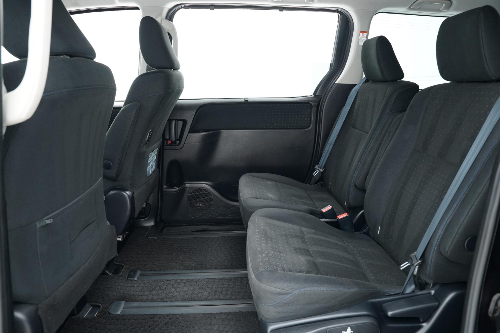 Toyota Noah 2.0 Hybrid G 7 seats