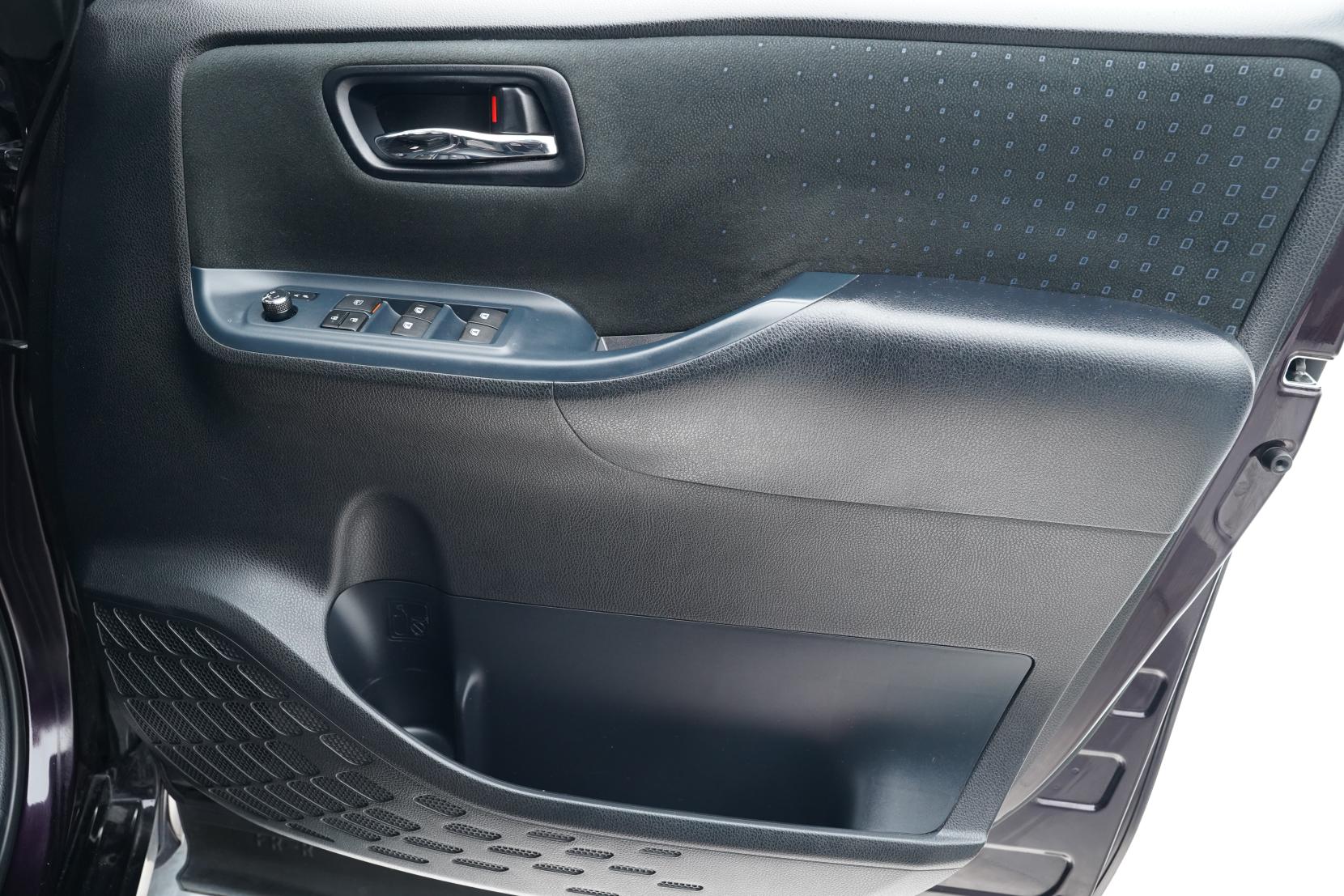Toyota Noah 2.0 Hybrid G 7 seats