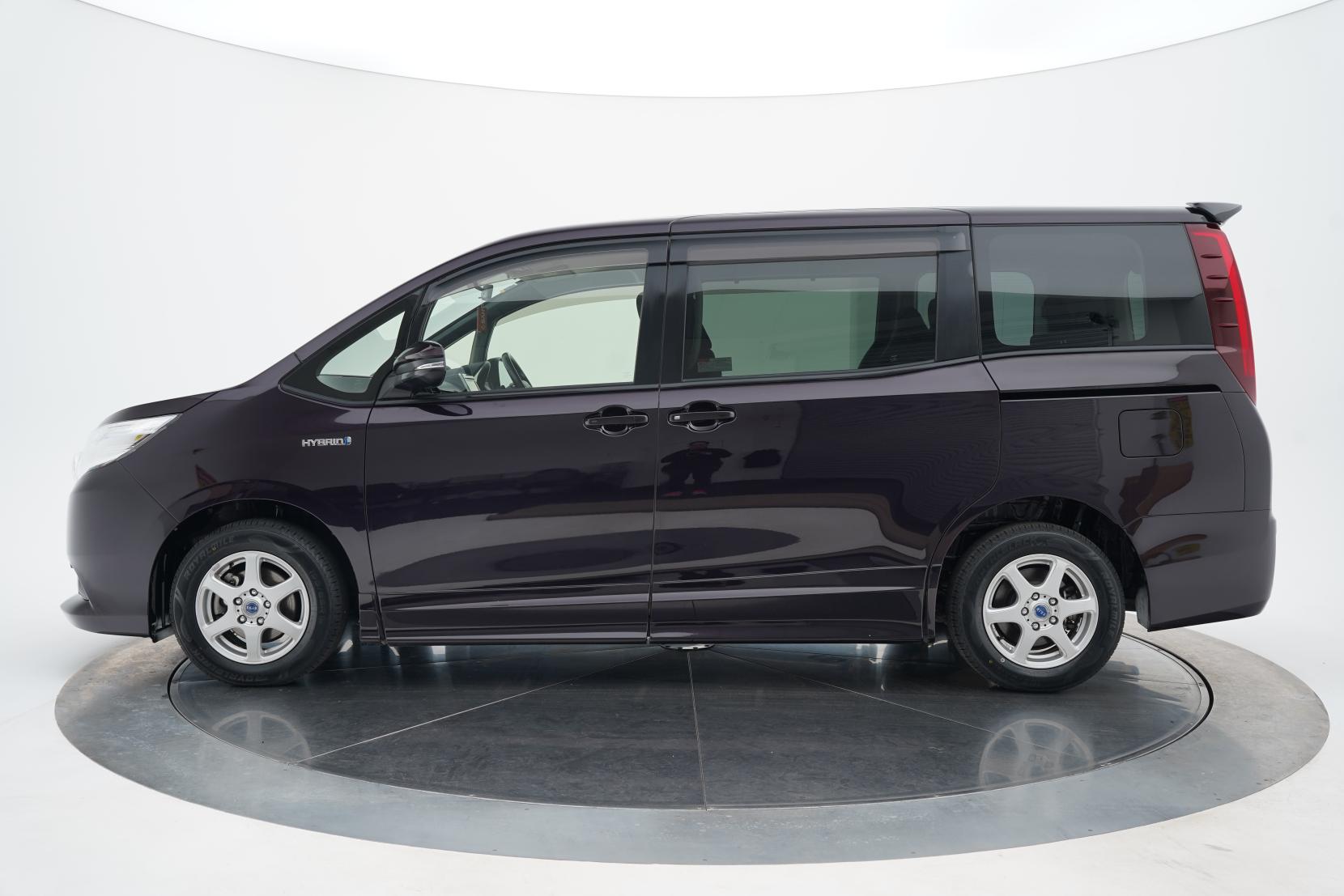 Toyota Noah 2.0 Hybrid G 7 seats