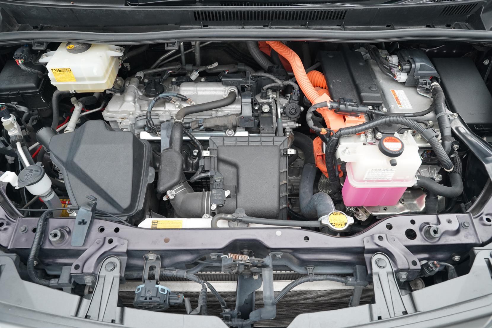 Toyota Noah 2.0 Hybrid G 7 seats