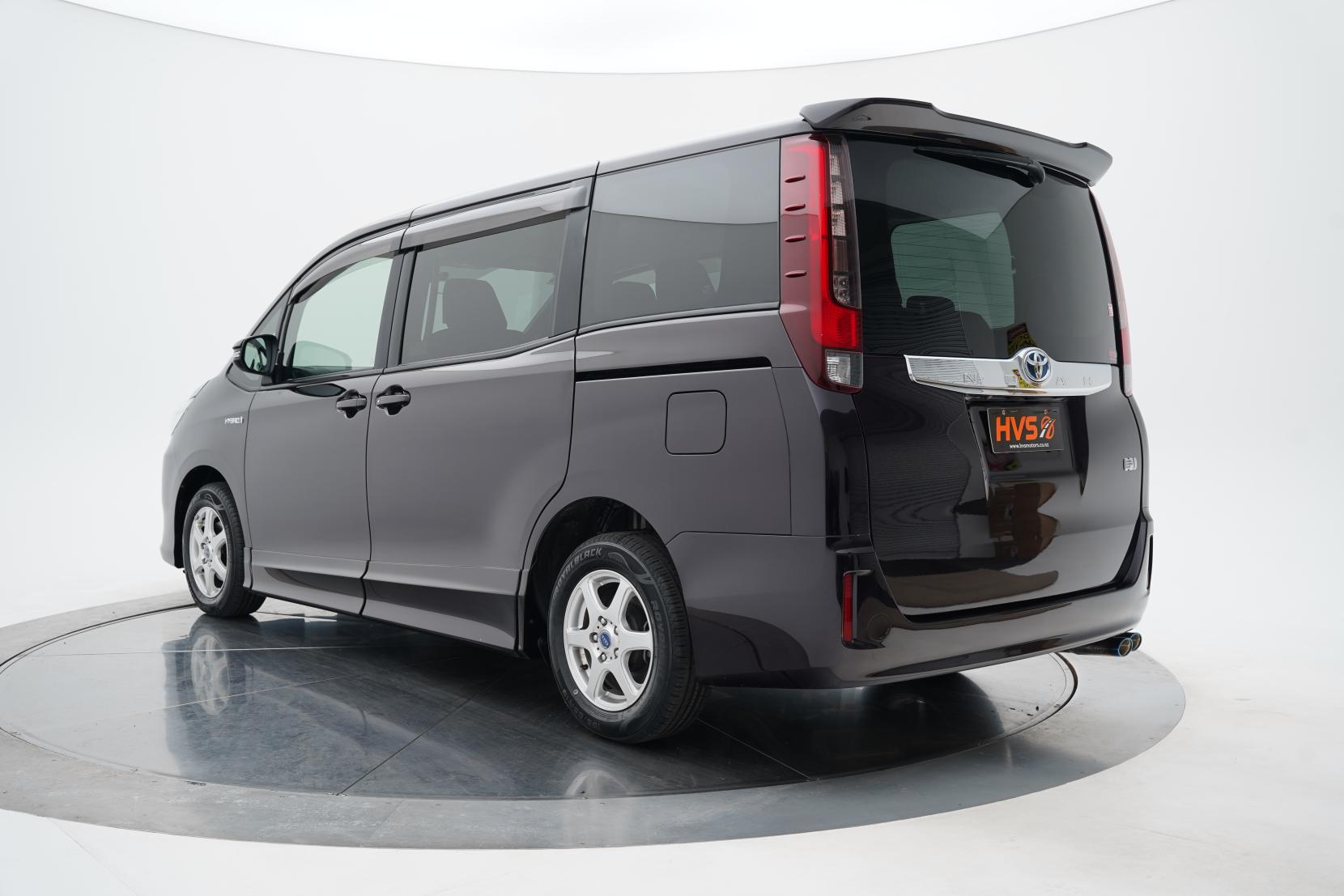 Toyota Noah 2.0 Hybrid G 7 seats