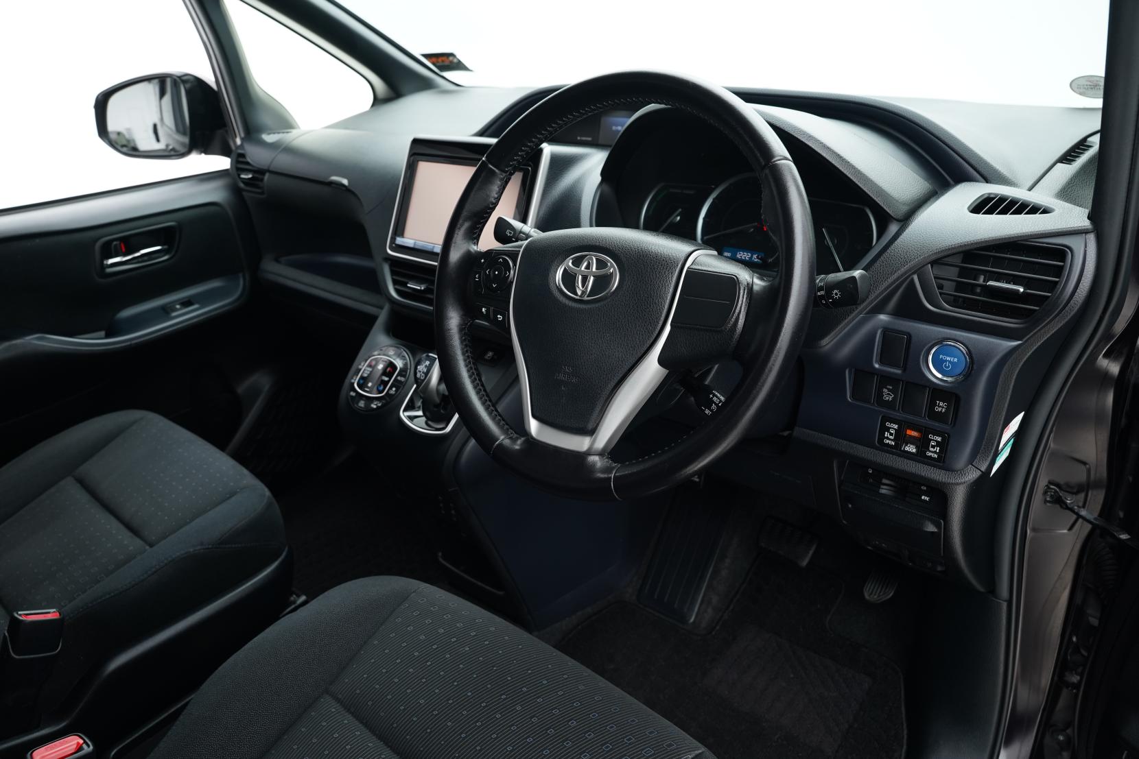 Toyota Noah 2.0 Hybrid G 7 seats