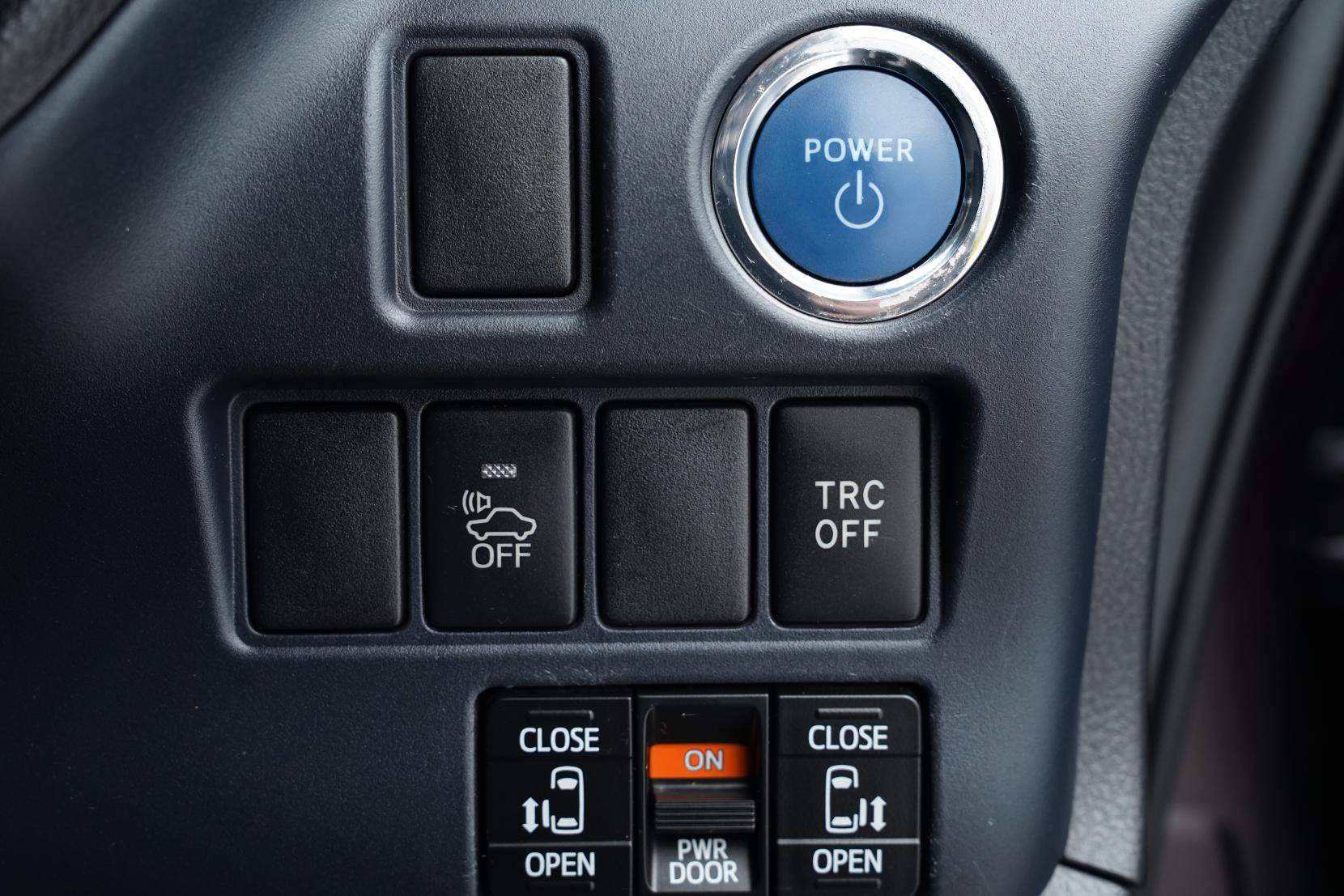 Toyota Noah 2.0 Hybrid G 7 seats