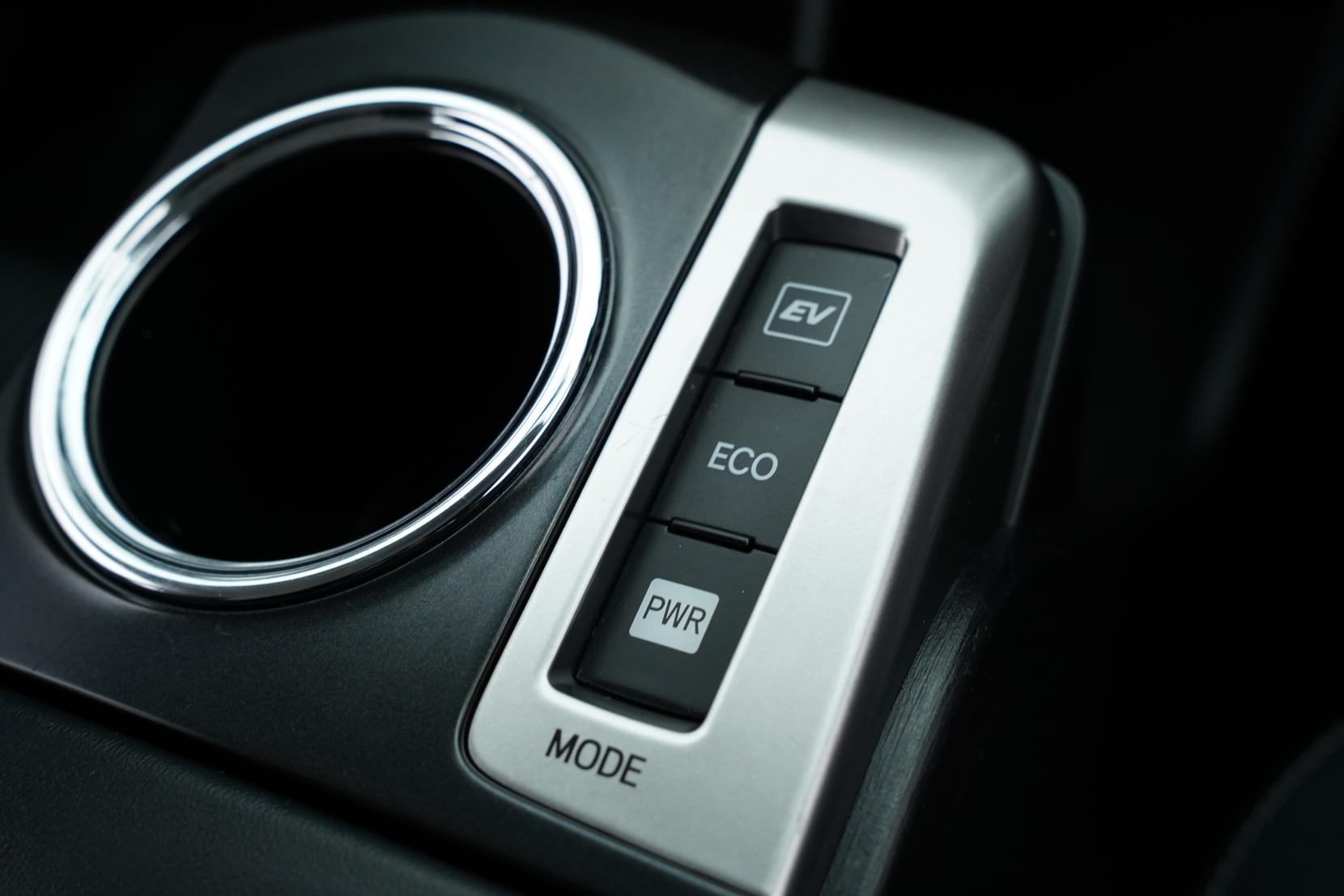 Toyota Prius 1.8 Alpha S 5 Seater