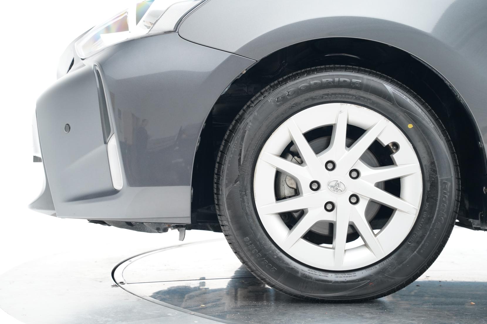 Toyota Prius 1.8 Alpha S 5 Seater