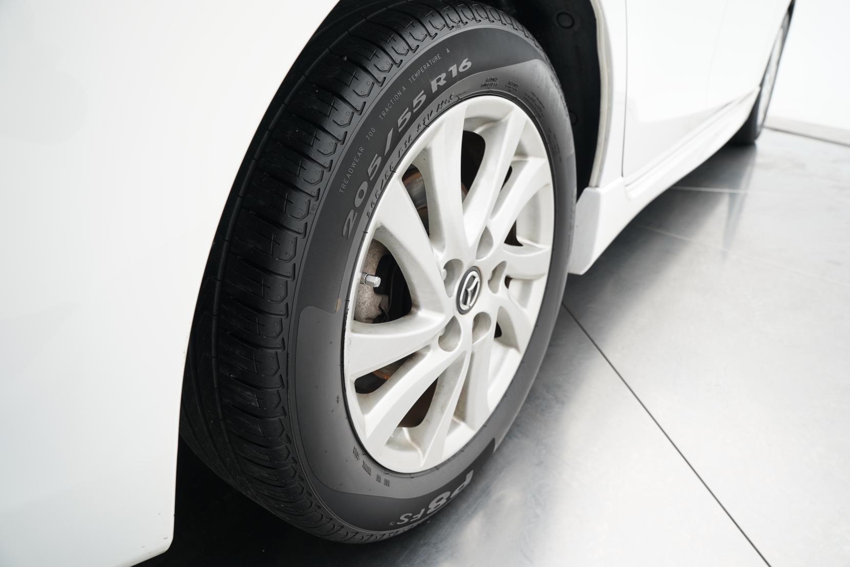 Mazda Axela 2.0 20E SKYACTIV