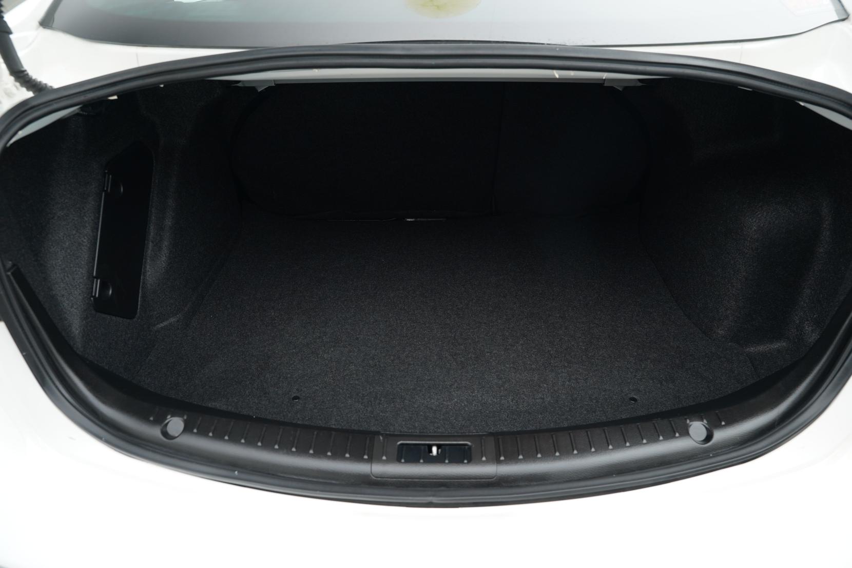 Mazda Axela 2.0 20E SKYACTIV