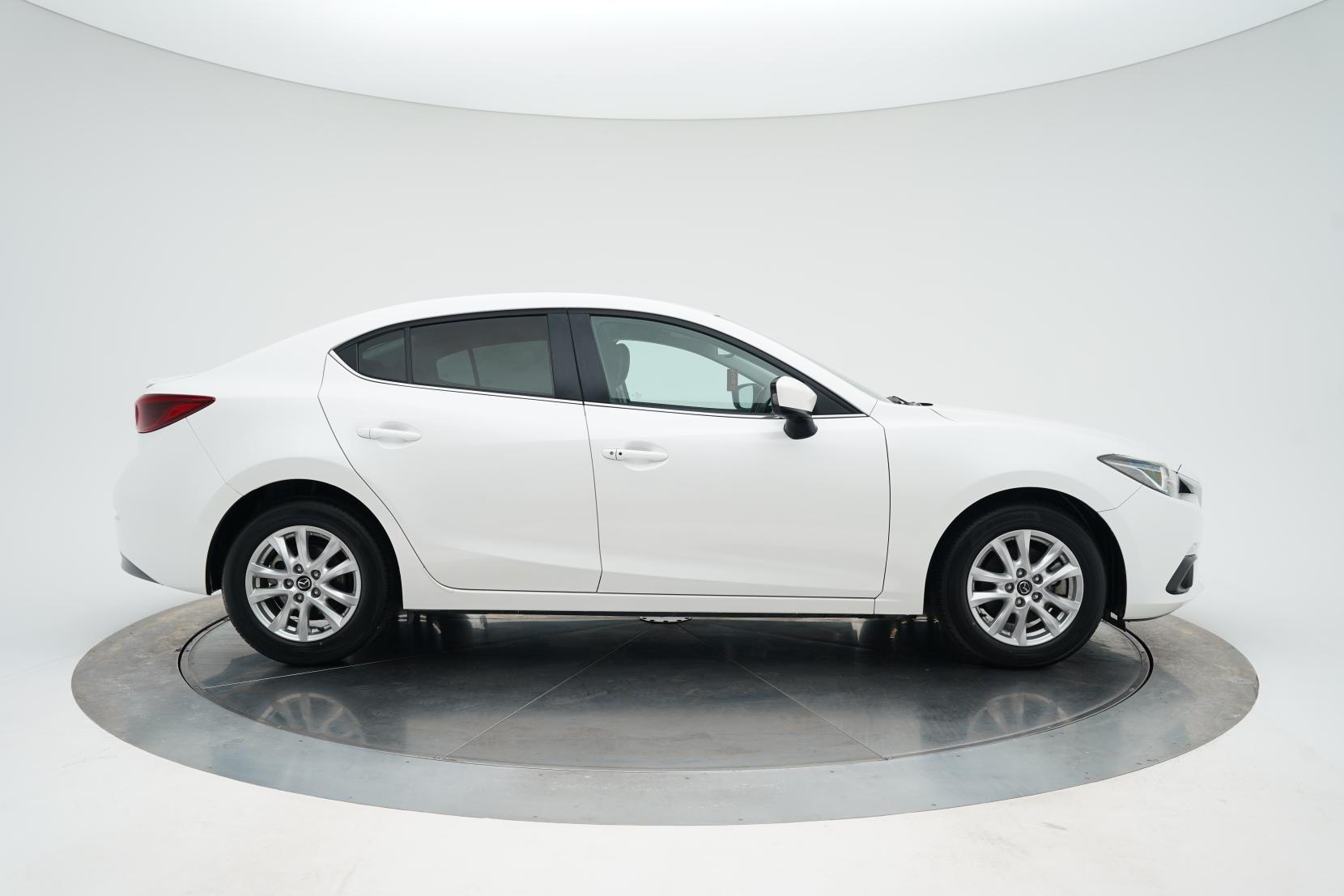 Mazda Axela 2.0 Hybrid S