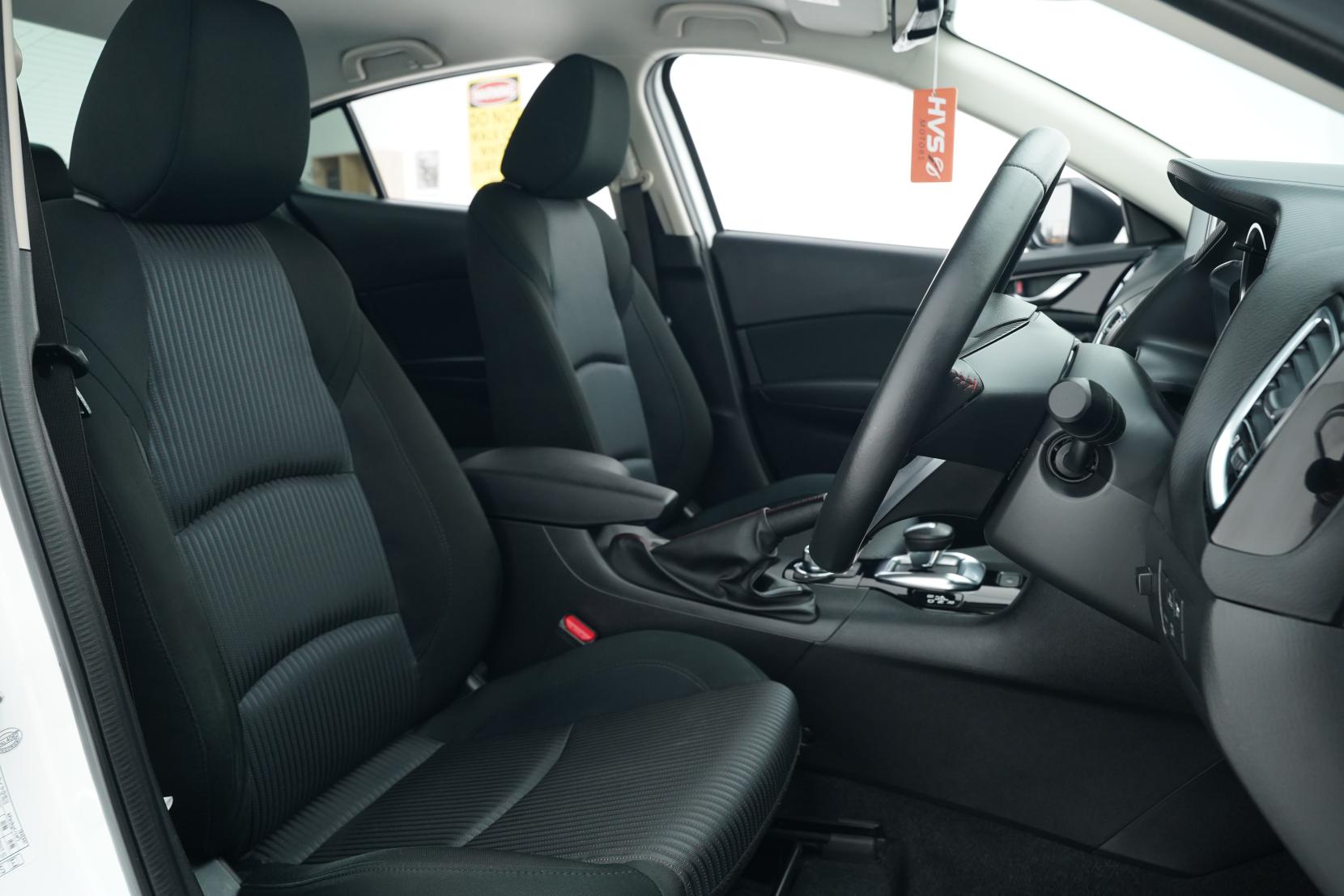Mazda Axela 2.0 Hybrid S