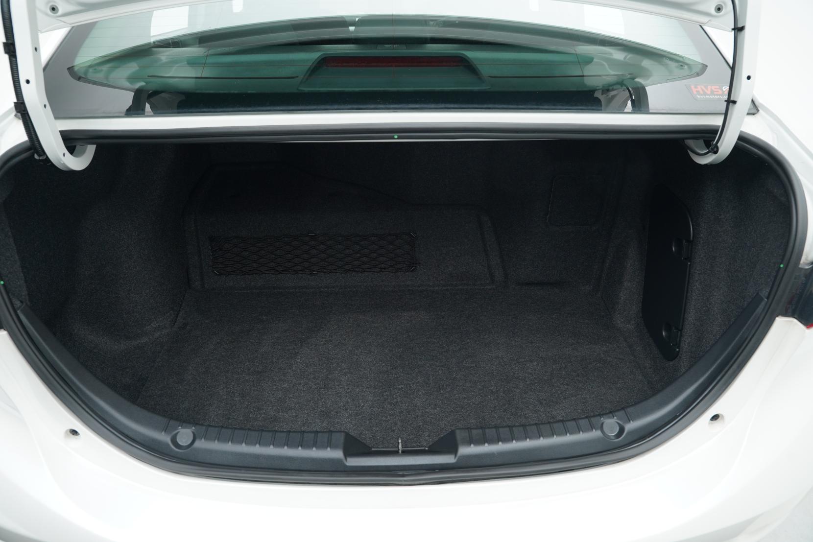 Mazda Axela 2.0 Hybrid S
