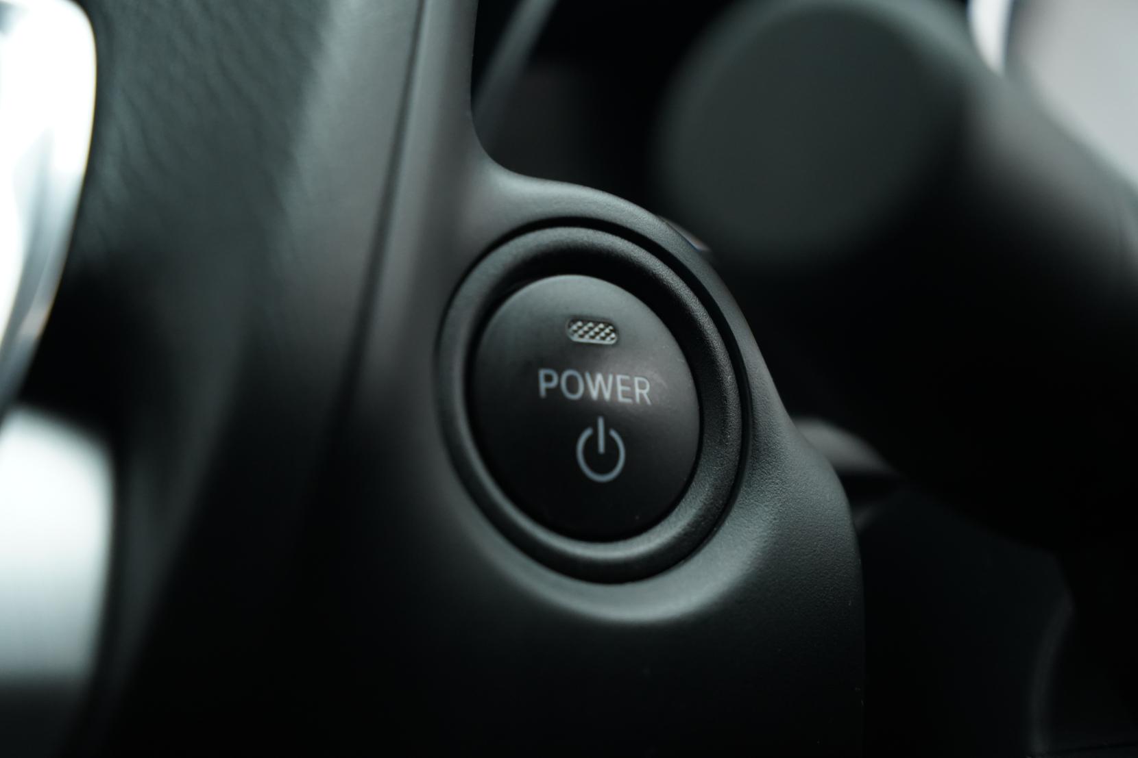 Mazda Axela 2.0 Hybrid S