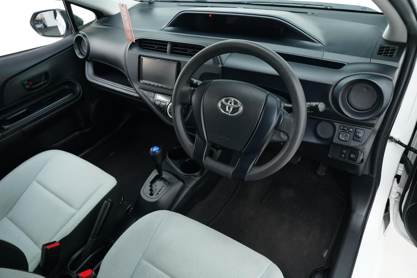 Toyota Aqua 1.5 Hybrid L