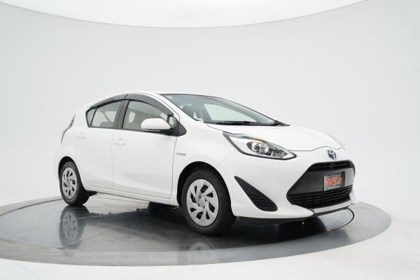 Toyota Aqua 1.5 Hybrid L