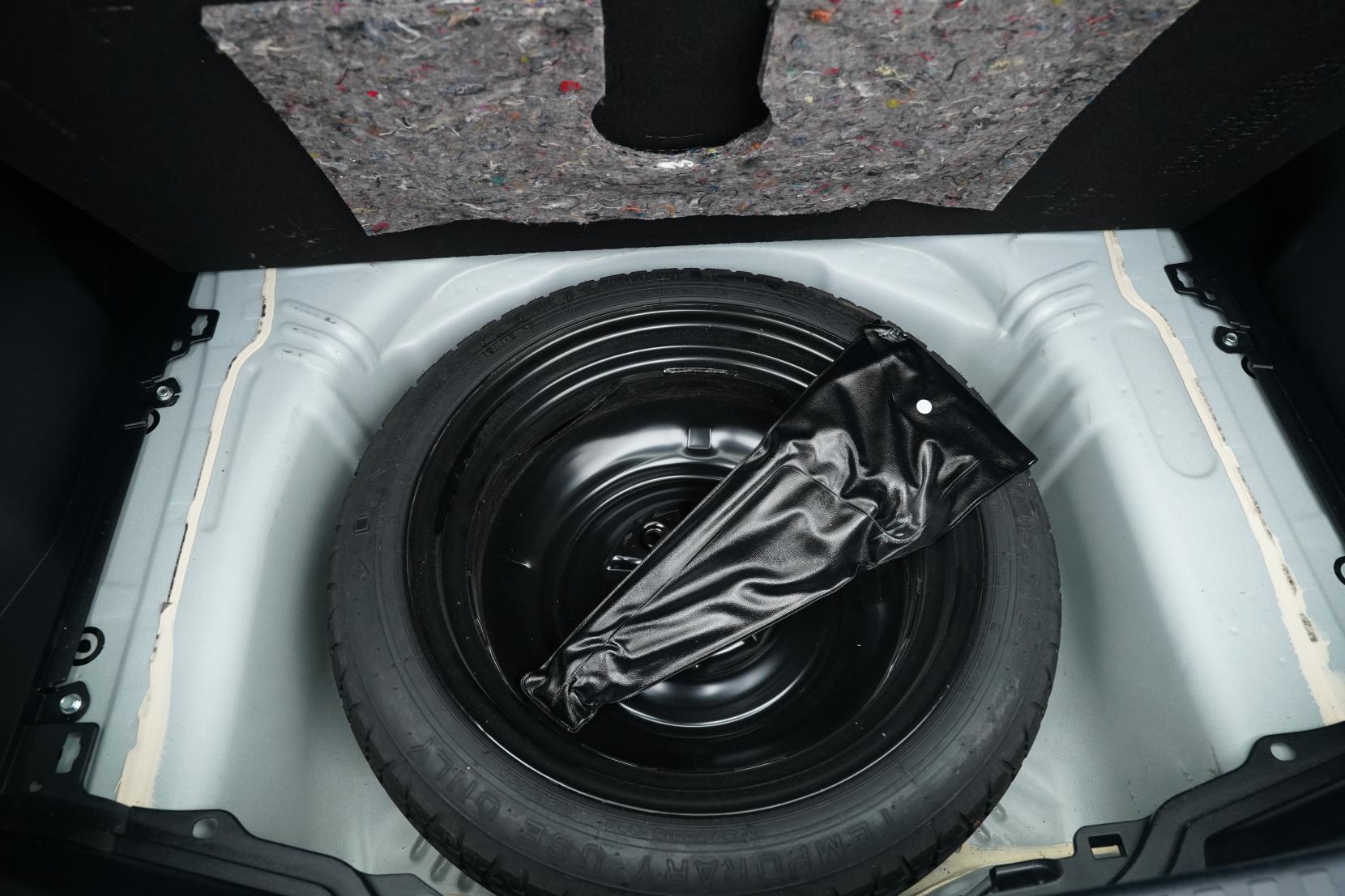 Toyota Aqua 1.5 Hybrid L